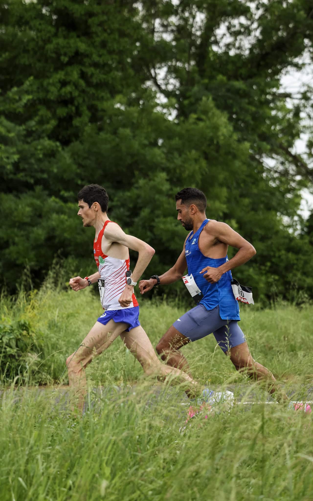 Morhad Amdouni est devenu pour la première fois champion de France de marathon ce dimanche à Ambès (Gironde). Le détenteur du record de France de la discipline qui s’est imposé en 2h13’21 a obtenu le treizième titre national de toute sa carrière. Un retour gagnant pour Morhad Amdouni persuadé de pouvoir encore réaliser de très gros chronos et qui espère enchainer avec d’autres succès. Entretien !