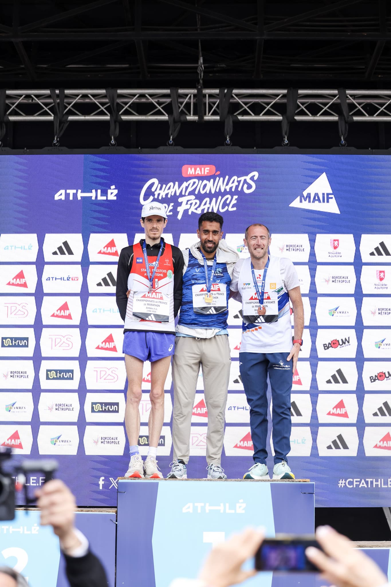 Morhad Amdouni est devenu pour la première fois champion de France de marathon ce dimanche à Ambès (Gironde). Le détenteur du record de France de la discipline qui s’est imposé en 2h13’21 a obtenu le treizième titre national de toute sa carrière. Un retour gagnant pour Morhad Amdouni persuadé de pouvoir encore réaliser de très gros chronos et qui espère enchainer avec d’autres succès. Entretien !