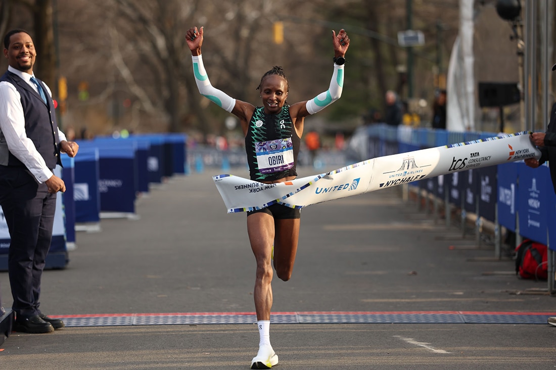 Hellen Obiri s’impose avec un record du parcours en 1h06’33, Adriaan Wildschutt surprend en 59’30. Résumé et résultats du United Airlines NYC Half 2026.