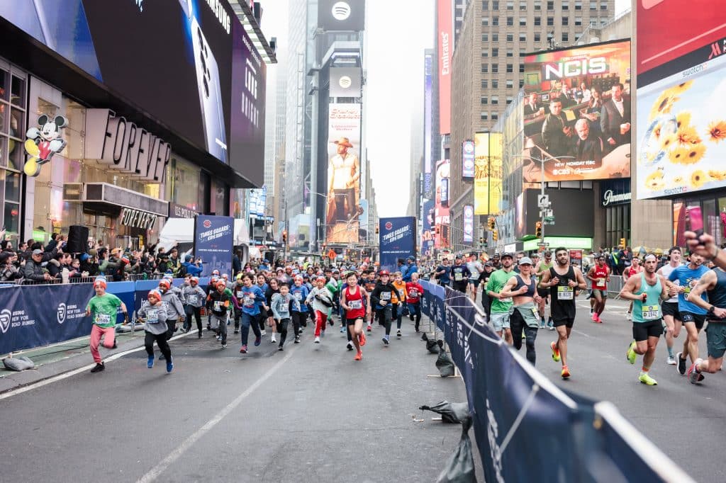 Découvrez toutes les options pour obtenir un dossard au United Airlines NYC Half : loterie, qualification, programme 4 Out of 6, charity et tour-opérateurs. Guide complet pour courir 21,1 km de Brooklyn à Central Park.