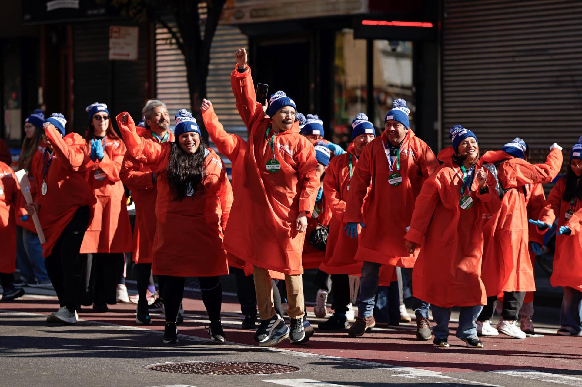 59 226 finishers : record du monde battu pour le Marathon de New York 2025 qui reprend sa couronne de plus grand marathon du monde. Chiffres clés, performances, ambiance et faits marquants d’une édition historique.