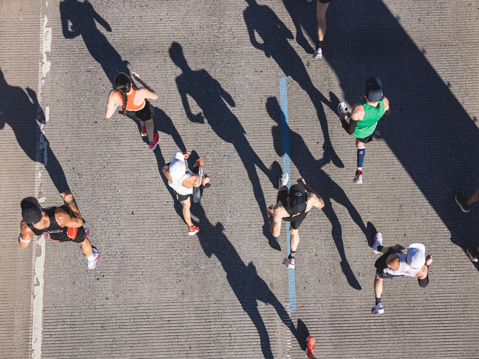 59 226 finishers : record du monde battu pour le Marathon de New York 2025 qui reprend sa couronne de plus grand marathon du monde. Chiffres clés, performances, ambiance et faits marquants d’une édition historique.