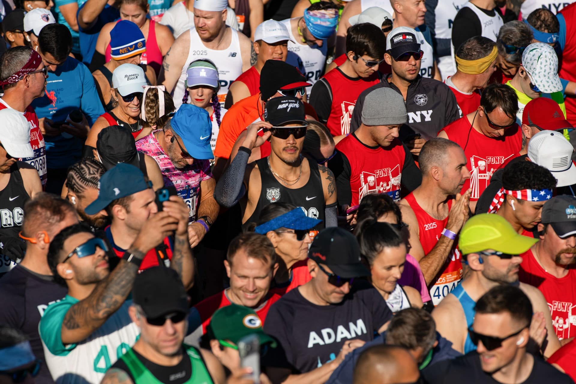 59 226 finishers : record du monde battu pour le Marathon de New York 2025 qui reprend sa couronne de plus grand marathon du monde. Chiffres clés, performances, ambiance et faits marquants d’une édition historique.