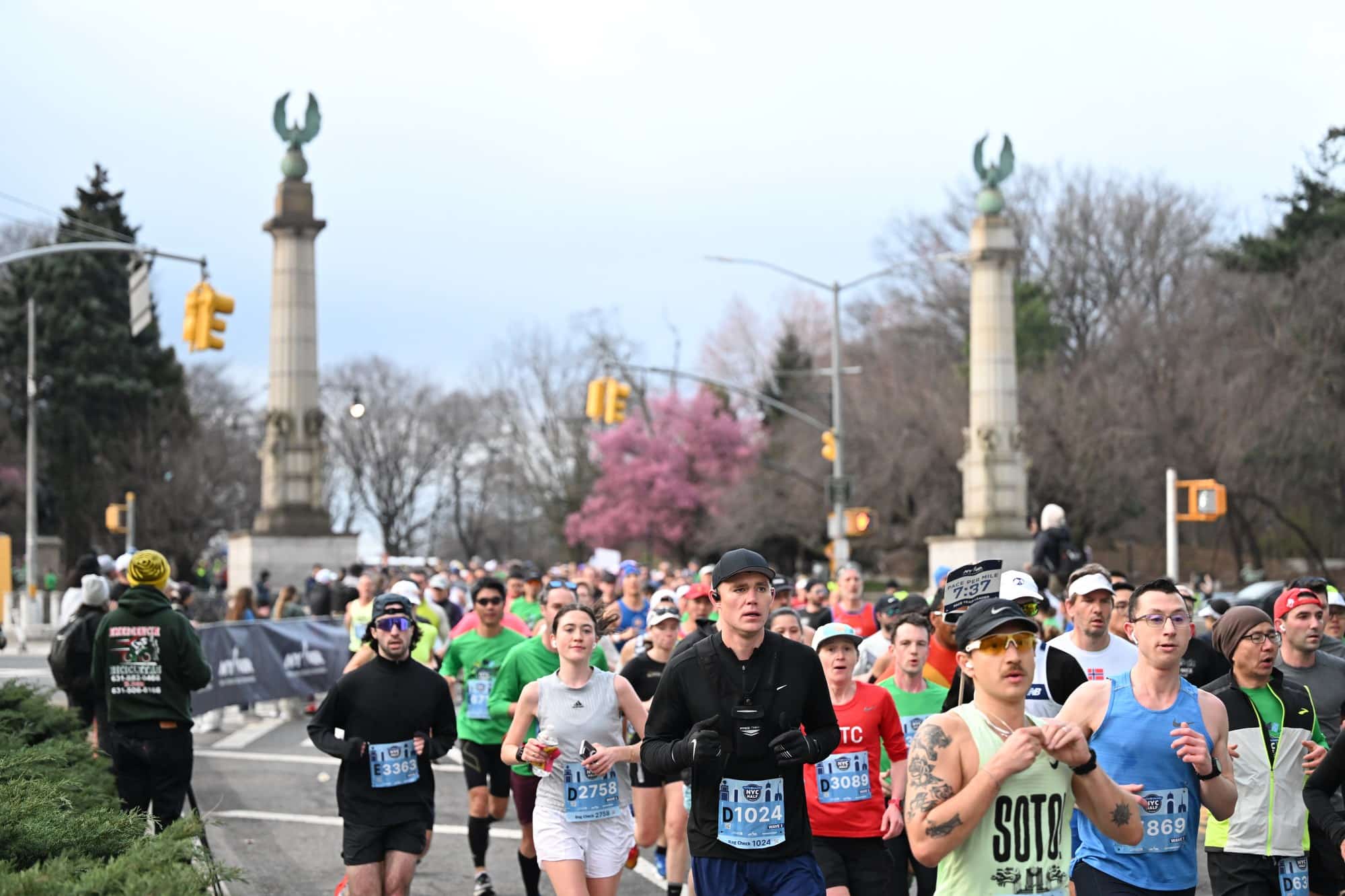 Découvrez toutes les options pour obtenir un dossard au United Airlines NYC Half : loterie, qualification, programme 4 Out of 6, charity et tour-opérateurs. Guide complet pour courir 21,1 km de Brooklyn à Central Park.