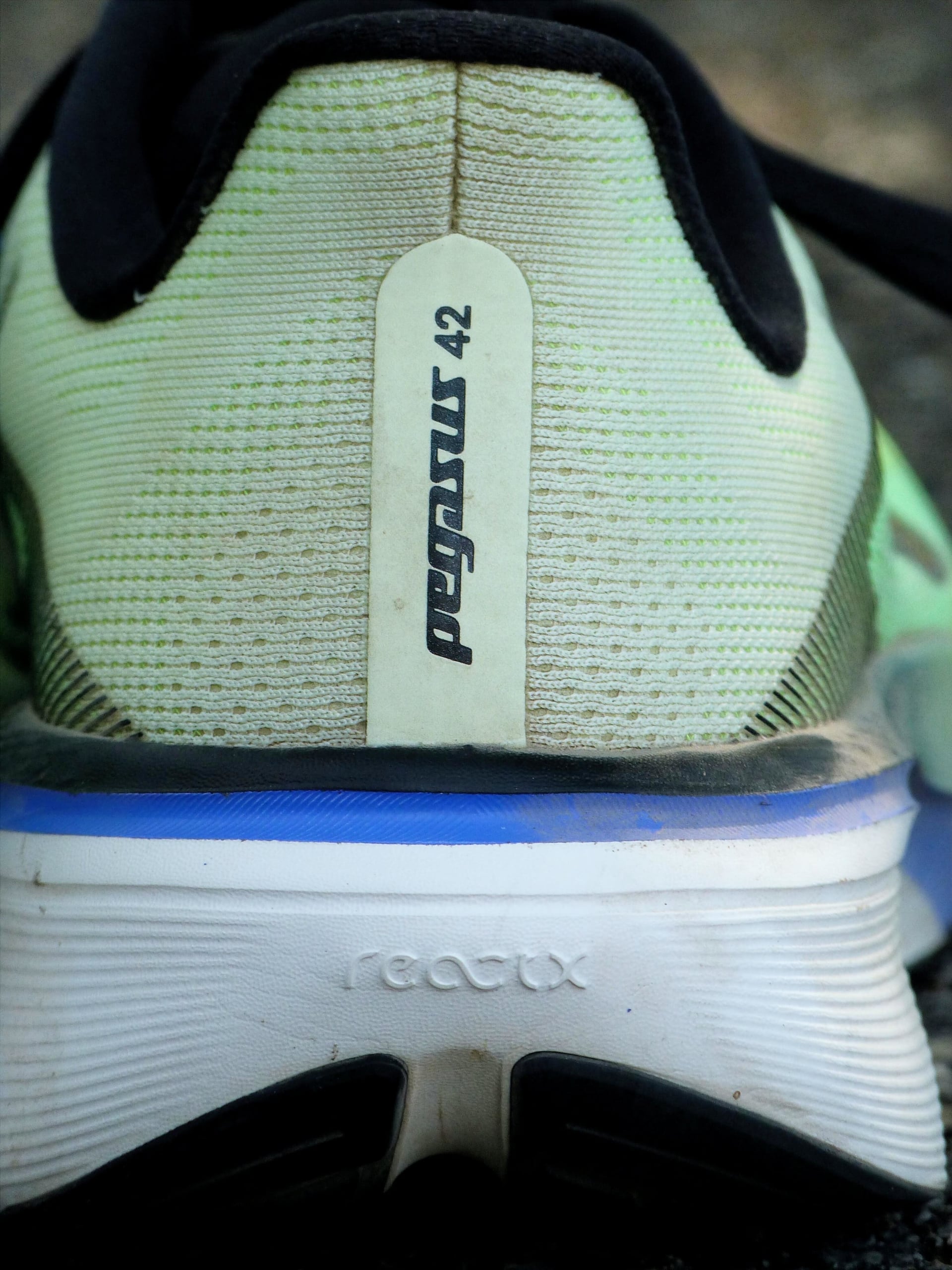 Test complet de la Nike Pegasus 42 après 100 km : confort, performance, poids, durabilité et comparaison avec la concurrence.