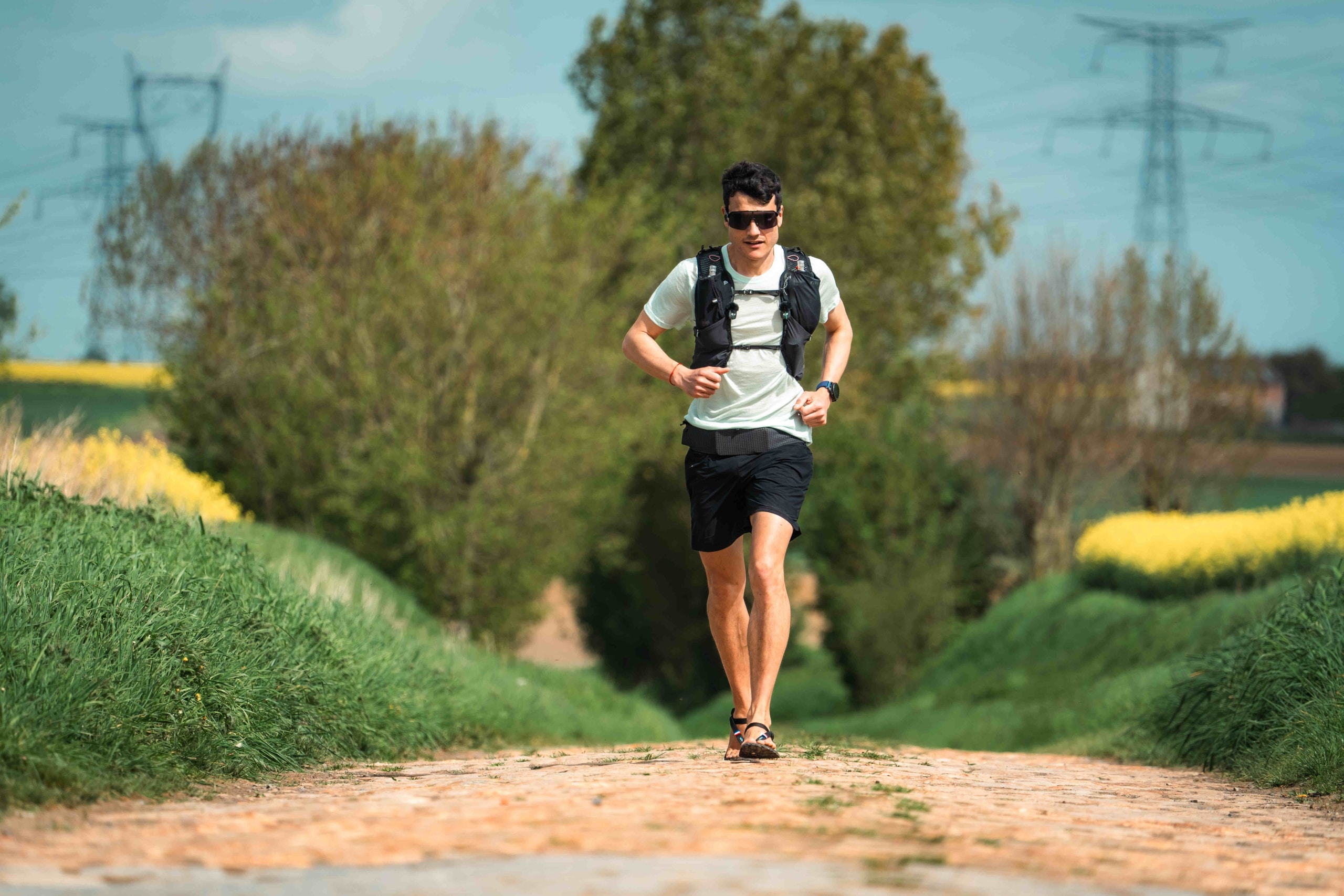 Olivier Maria, coureur amateur de 33 ans, a rejoint Marseille depuis Dunkerque en 10 jours, 11 heures et 50 minutes.
