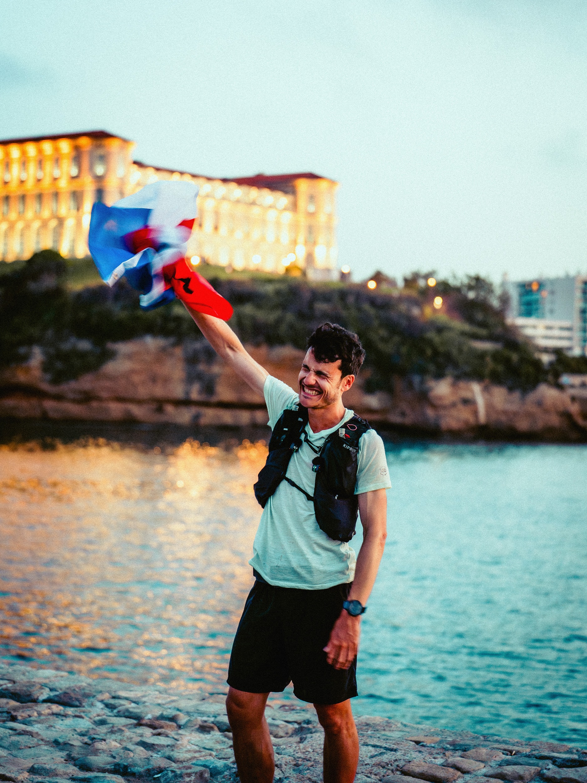 Olivier Maria, coureur amateur de 33 ans, a marqué le mois d’avril 2026 en accomplissant une sacrée aventure. Il a rejoint Marseille depuis Dunkerque en 10 jours, 11 heures et 50 minutes, parcourant ainsi 1 134 kilomètres à pied.