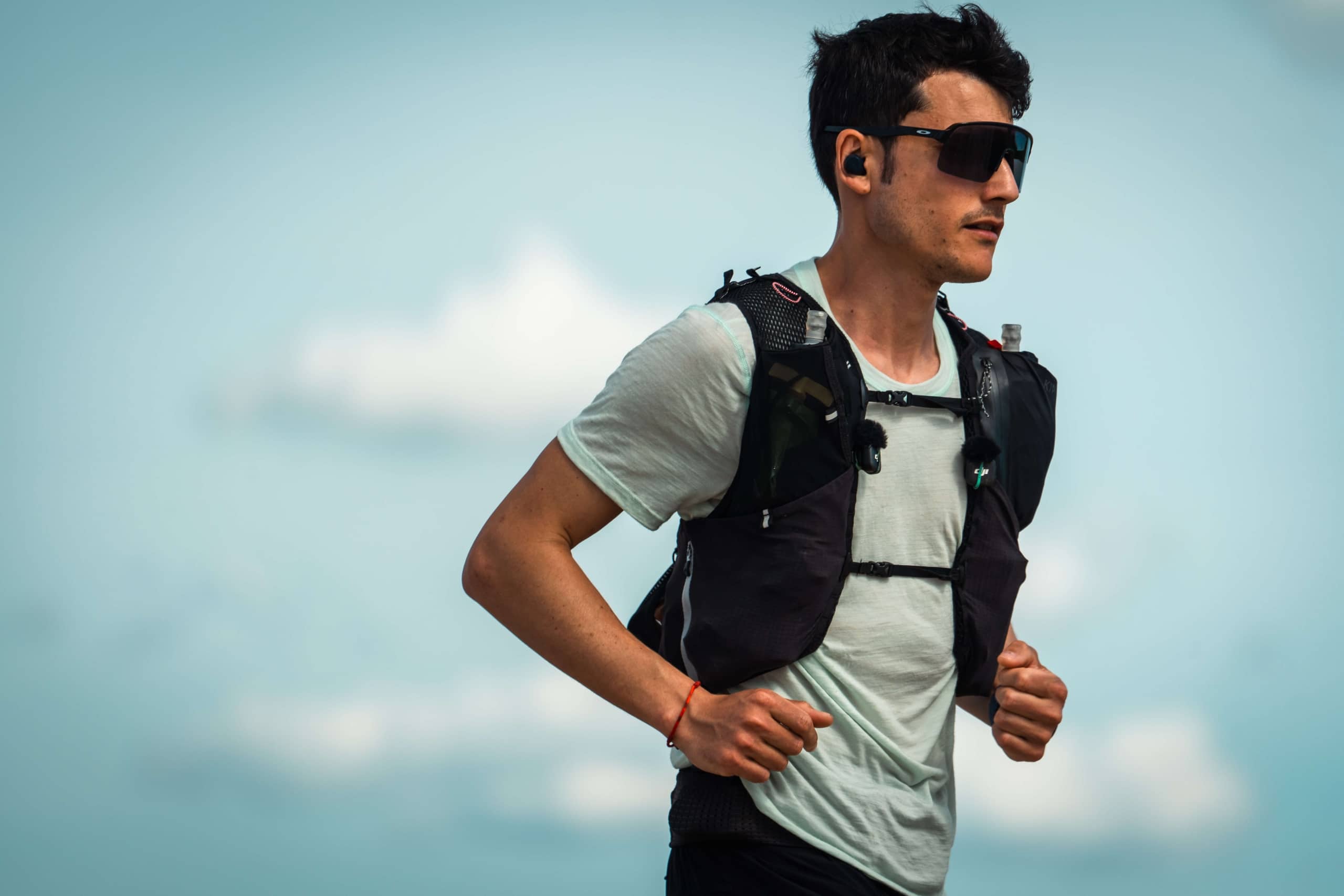 Olivier Maria, coureur amateur de 33 ans, a marqué le mois d’avril 2026 en accomplissant une sacrée aventure. Il a rejoint Marseille depuis Dunkerque en 10 jours, 11 heures et 50 minutes, parcourant ainsi 1 134 kilomètres à pied.