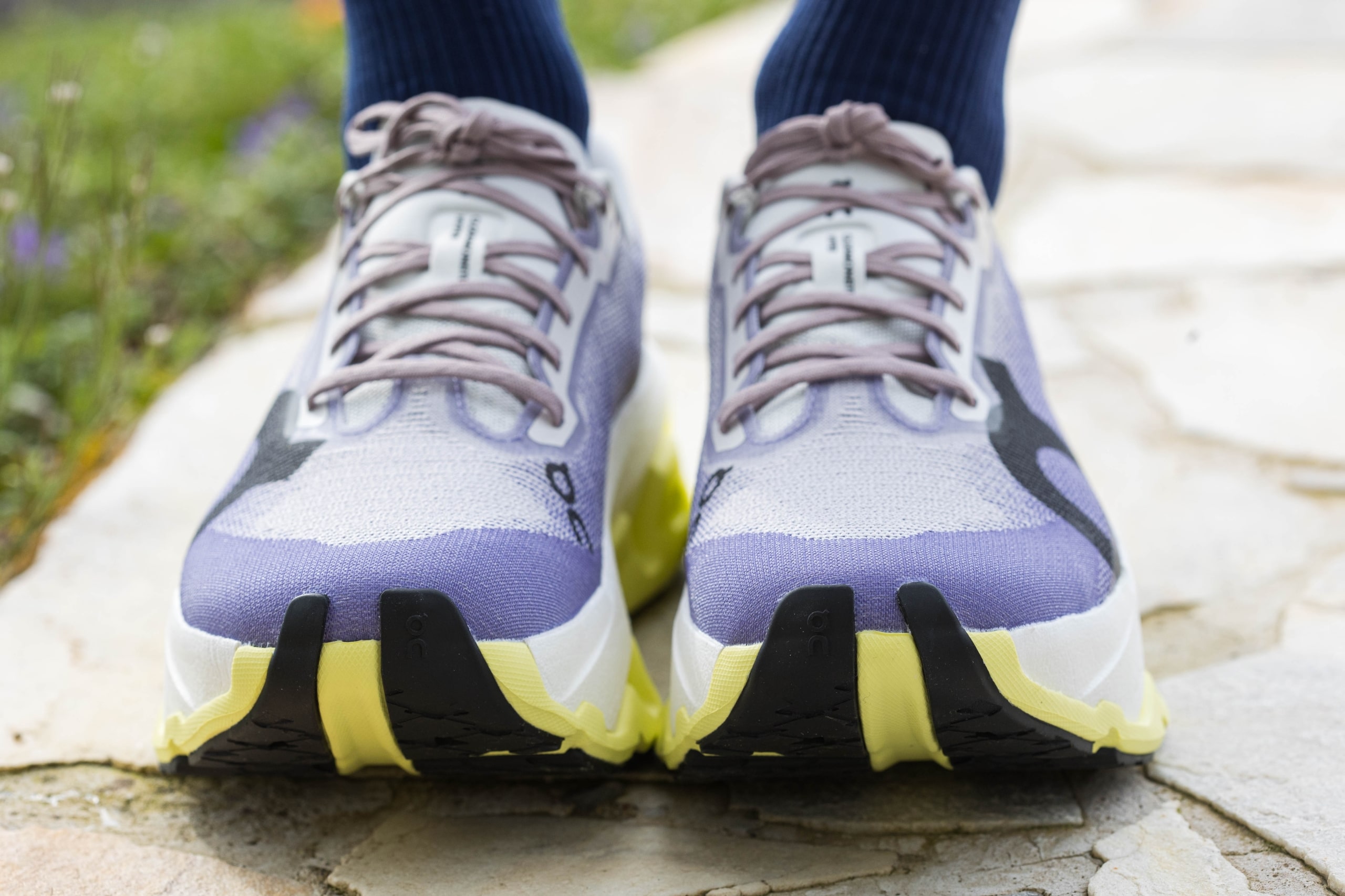 Dans la foulée de la sortie de la Cloudmonster 3, la marque helvète On a dévoilé la Cloudmonster 3 Hyper. Une chaussure qui combine amorti généreux et dynamisme, pensée pour avaler les kilomètres. Marathons.com l’a mise à l’épreuve ces dernières semaines lors de différents types d’entraînements, entre footings, sorties longues et séances un peu plus rythmées.