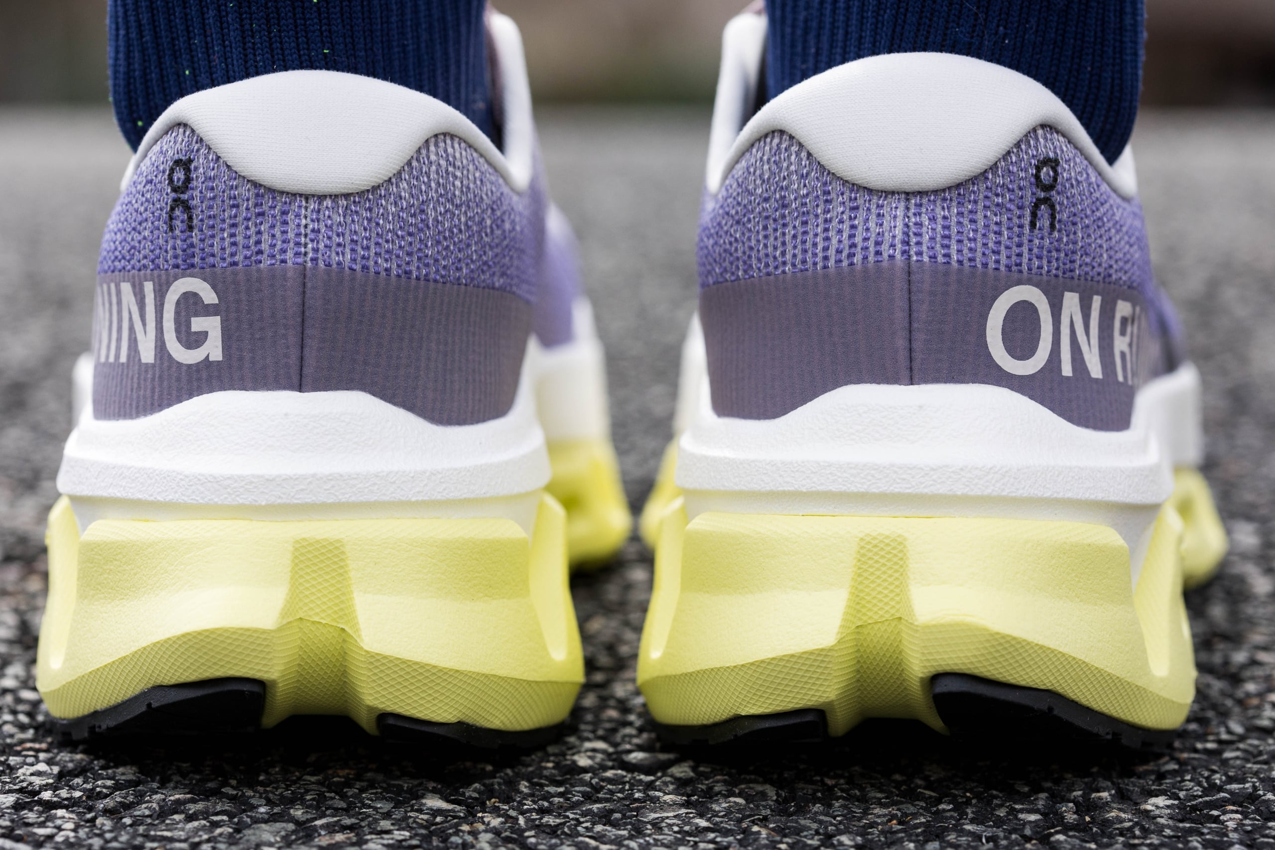 Dans la foulée de la sortie de la Cloudmonster 3, la marque helvète On a dévoilé la Cloudmonster 3 Hyper. Une chaussure qui combine amorti généreux et dynamisme, pensée pour avaler les kilomètres. Marathons.com l’a mise à l’épreuve ces dernières semaines lors de différents types d’entraînements, entre footings, sorties longues et séances un peu plus rythmées.