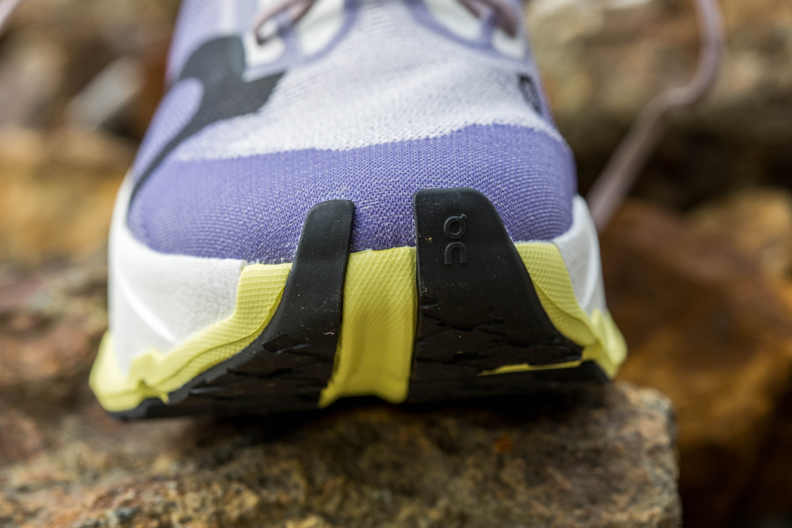 Dans la foulée de la sortie de la Cloudmonster 3, la marque helvète On a dévoilé la Cloudmonster 3 Hyper. Une chaussure qui combine amorti généreux et dynamisme, pensée pour avaler les kilomètres. Marathons.com l’a mise à l’épreuve ces dernières semaines lors de différents types d’entraînements, entre footings, sorties longues et séances un peu plus rythmées.