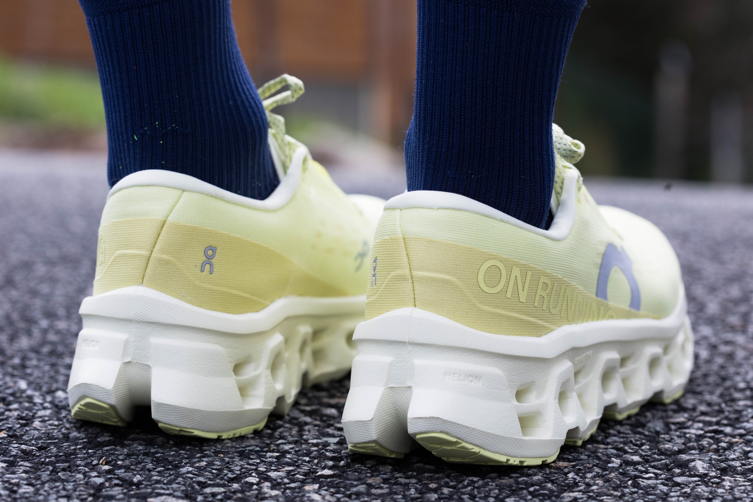 Test On Cloudmonster 3 : notre avis après 100 km sur ce modèle daily trainer confortable avec amorti CloudTec pour les runs du quotidien.