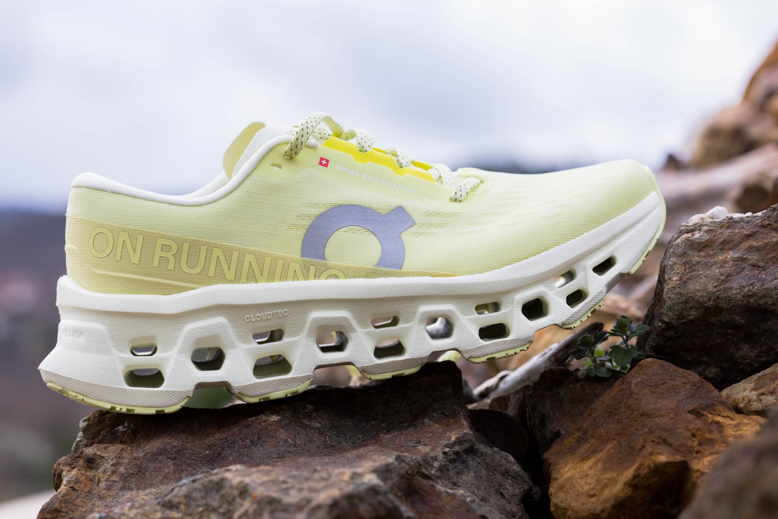 Test On Cloudmonster 3 : notre avis après 100 km sur ce modèle daily trainer confortable avec amorti CloudTec pour les runs du quotidien.