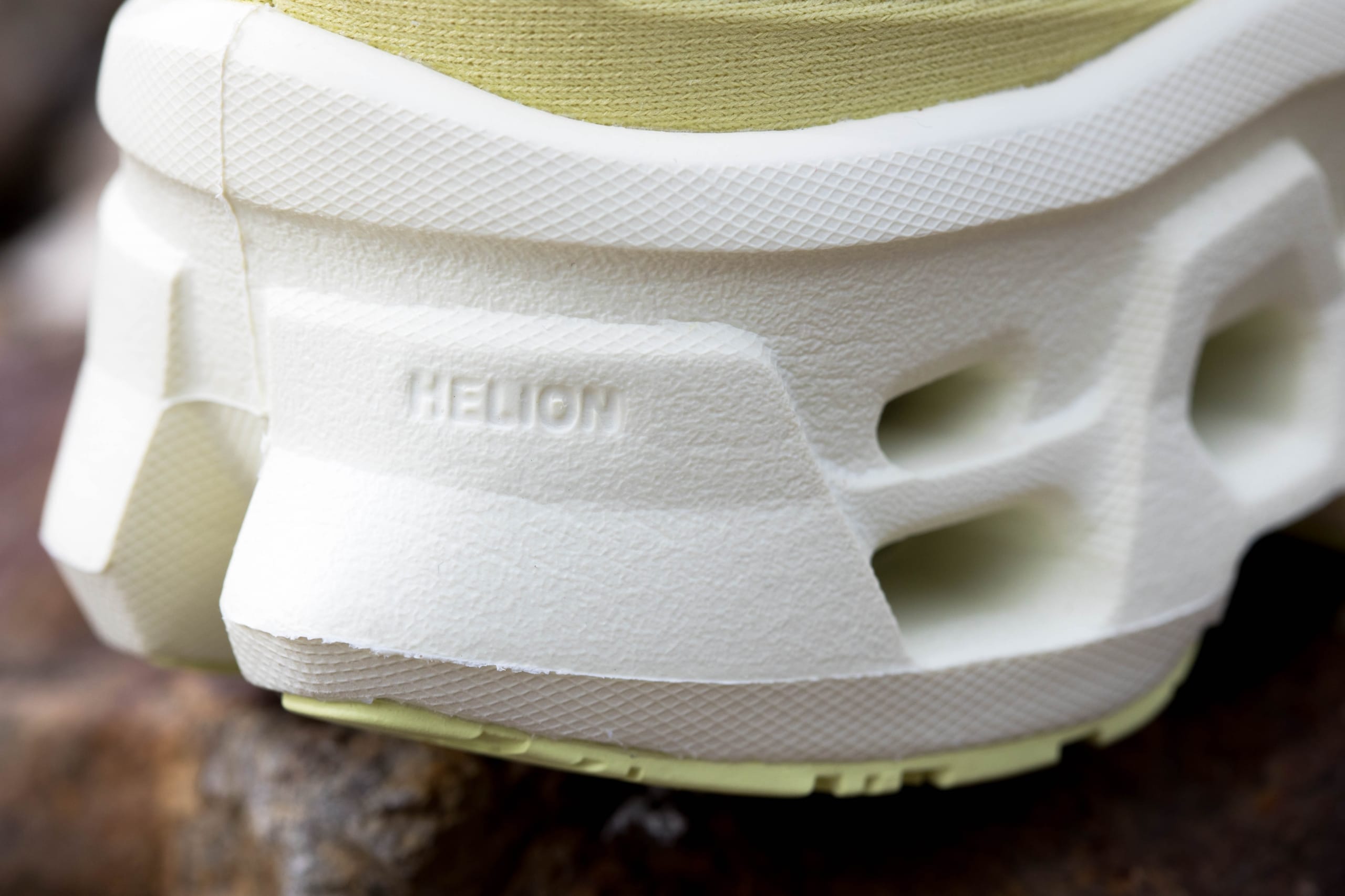 Test On Cloudmonster 3 : notre avis après 100 km sur ce modèle daily trainer confortable avec amorti CloudTec pour les runs du quotidien.