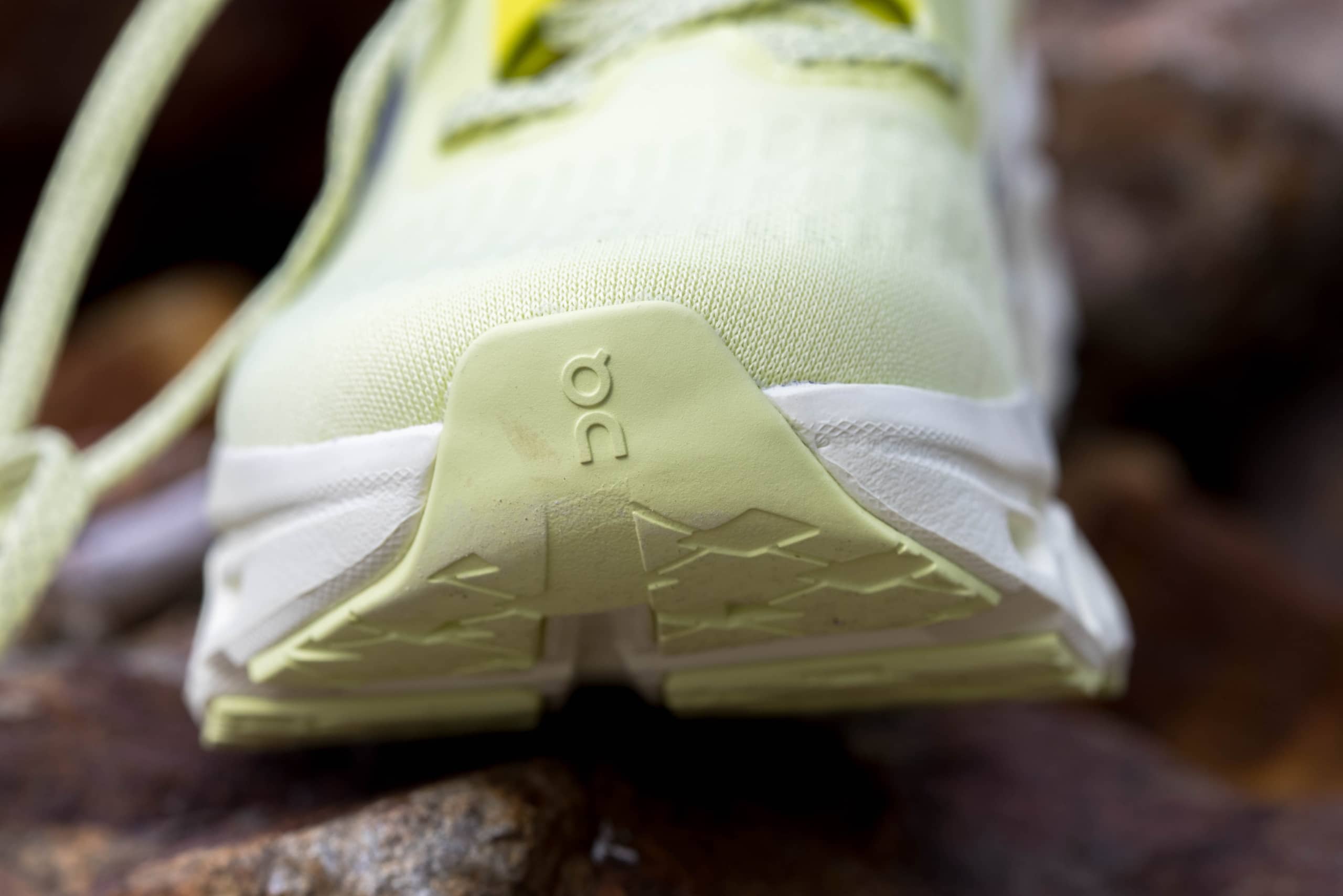 Test On Cloudmonster 3 : notre avis après 100 km sur ce modèle daily trainer confortable avec amorti CloudTec pour les runs du quotidien.