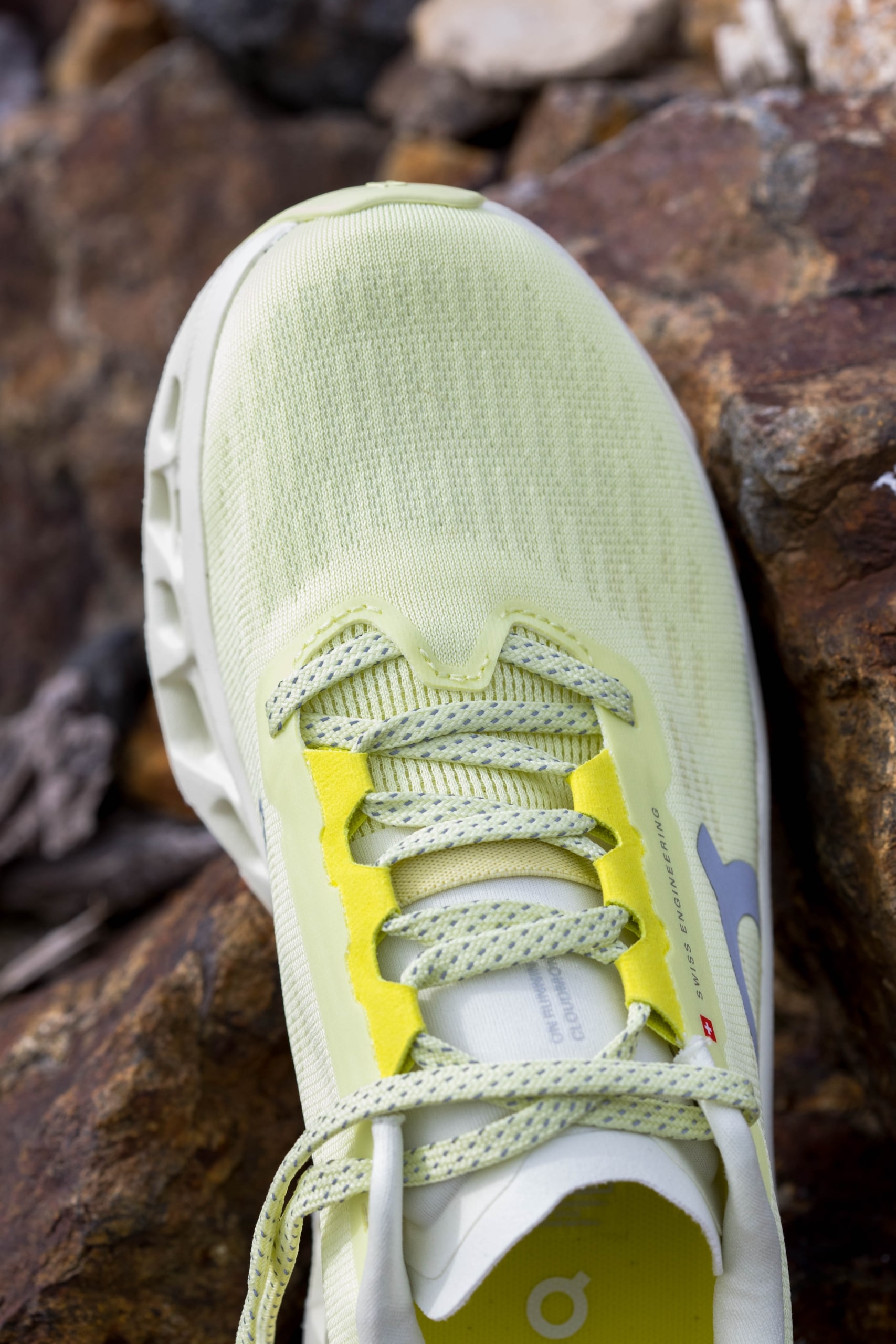 Test On Cloudmonster 3 : notre avis après 100 km sur ce modèle daily trainer confortable avec amorti CloudTec pour les runs du quotidien.