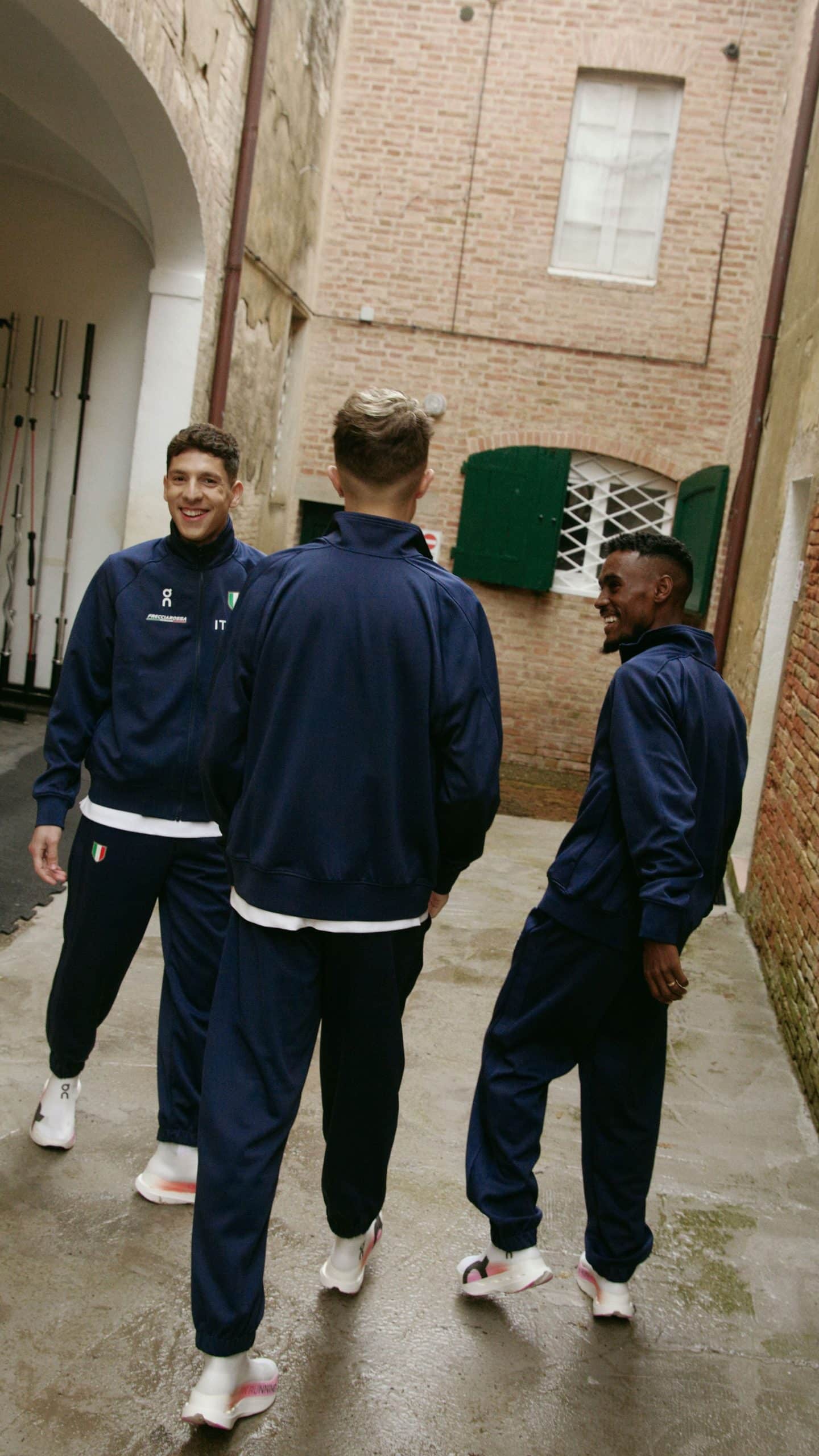 On devient partenaire officiel de la FIDAL et dévoile le nouveau kit 2026 de l’équipe d’Italie. Un partenariat stratégique majeur pour la marque et l’avenir de l’athlétisme italien.