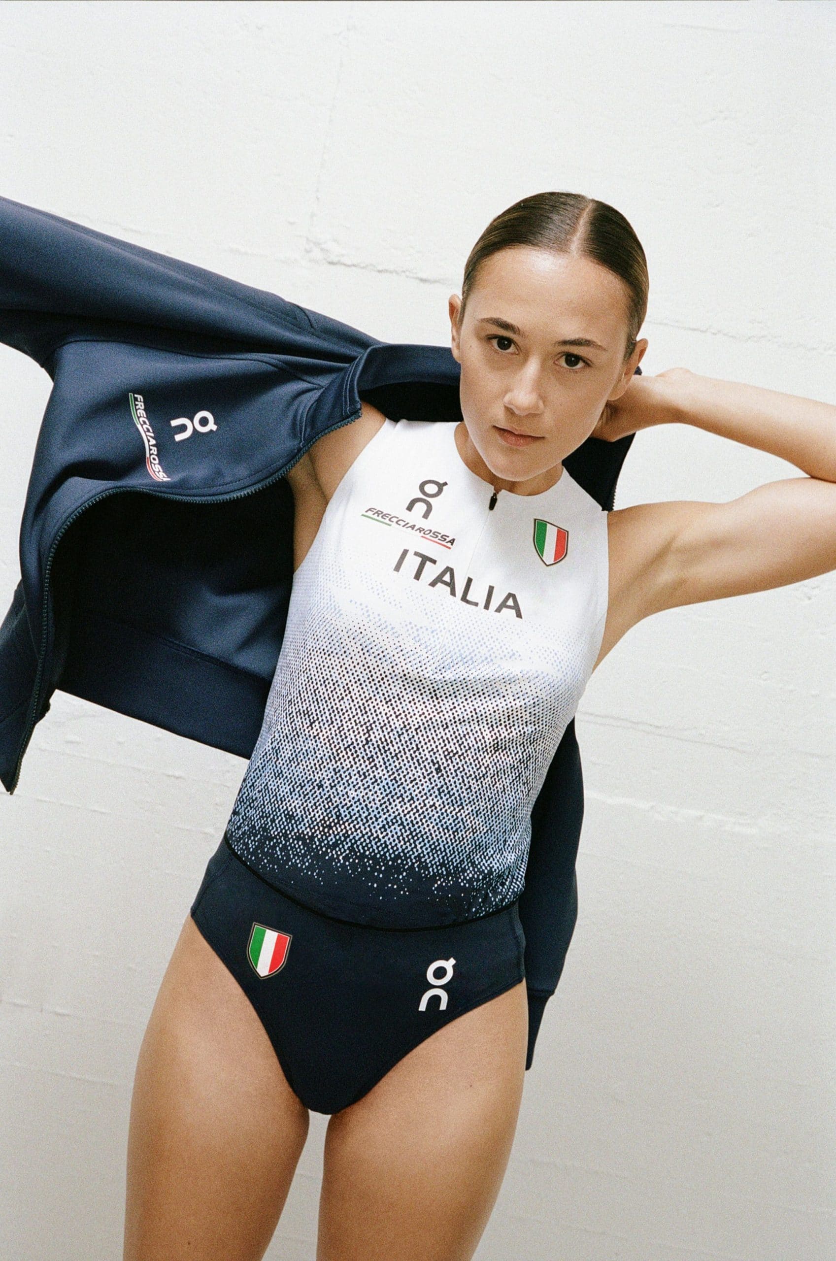 On devient partenaire officiel de la FIDAL et dévoile le nouveau kit 2026 de l’équipe d’Italie. Un partenariat stratégique majeur pour la marque et l’avenir de l’athlétisme italien.