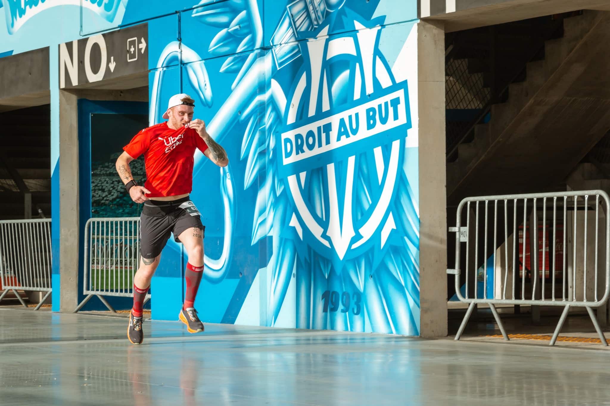 3500 coureurs ont participé à l'Orange Vélodrome Trail 2025, un trail urbain fun et exigeant entre escaliers, couloirs et relais.