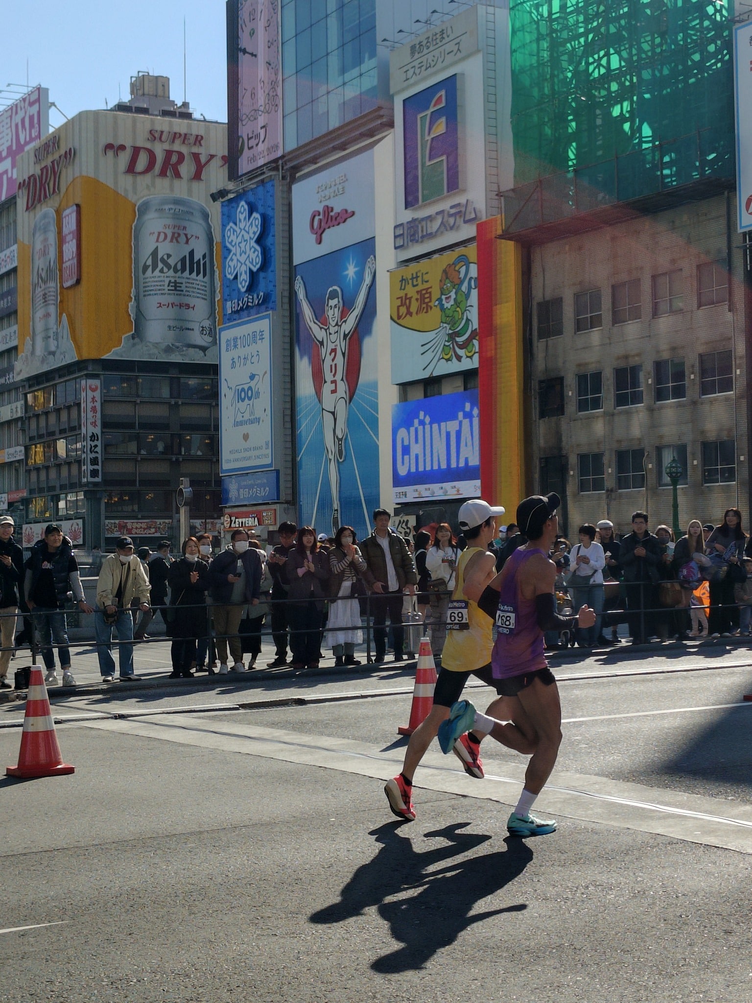 Marathon d’Osaka 2026 : Ibrahim Hassan s’impose en 2h05’20, 37 coureurs sous les 2h10, Ethan Shuley impressionne en 2h07’14 et Benjamin Choquert termine en 2h10. La densité japonaise au sommet.