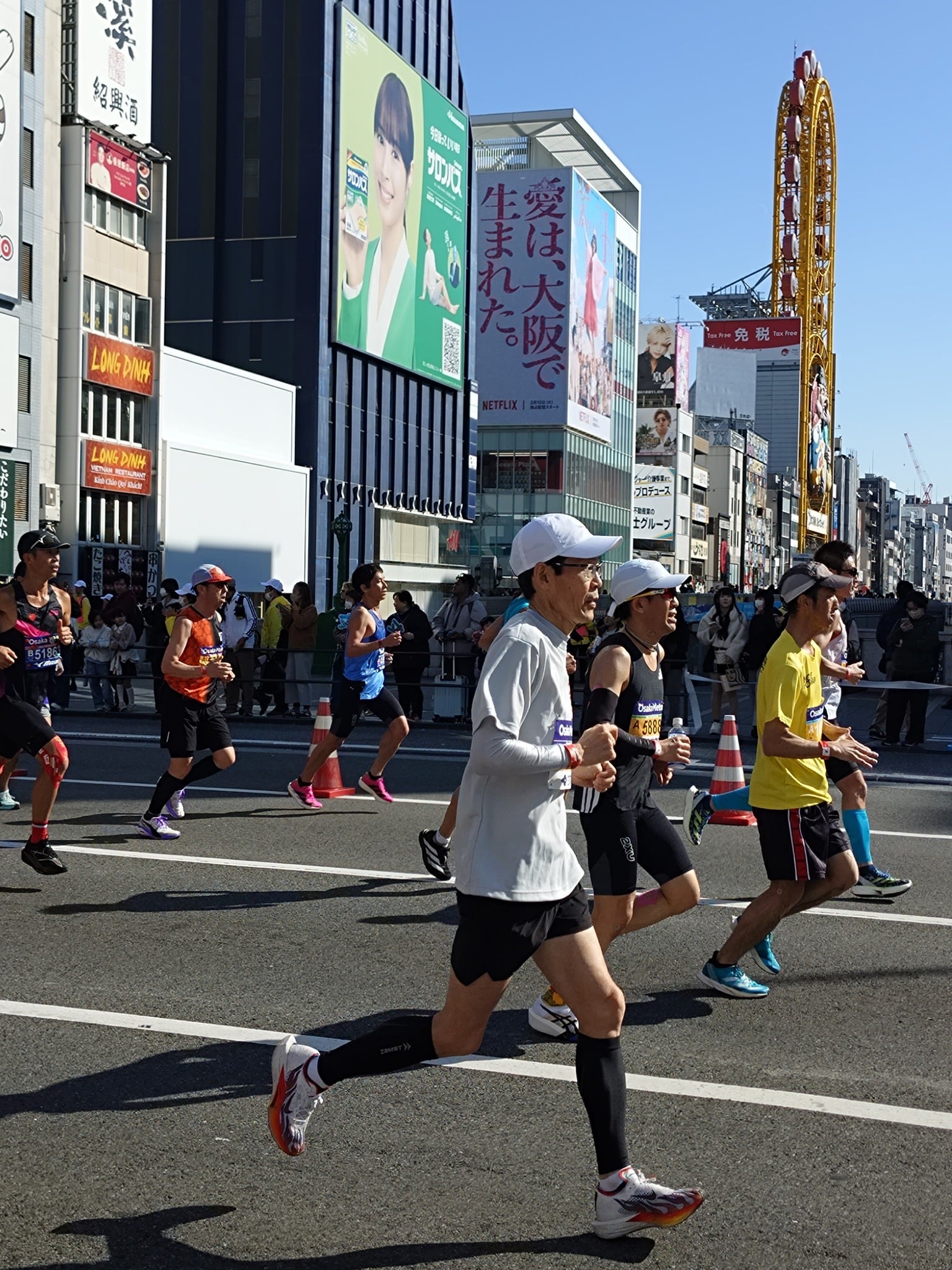 Marathon d’Osaka 2026 : Ibrahim Hassan s’impose en 2h05’20, 37 coureurs sous les 2h10, Ethan Shuley impressionne en 2h07’14 et Benjamin Choquert termine en 2h10. La densité japonaise au sommet.