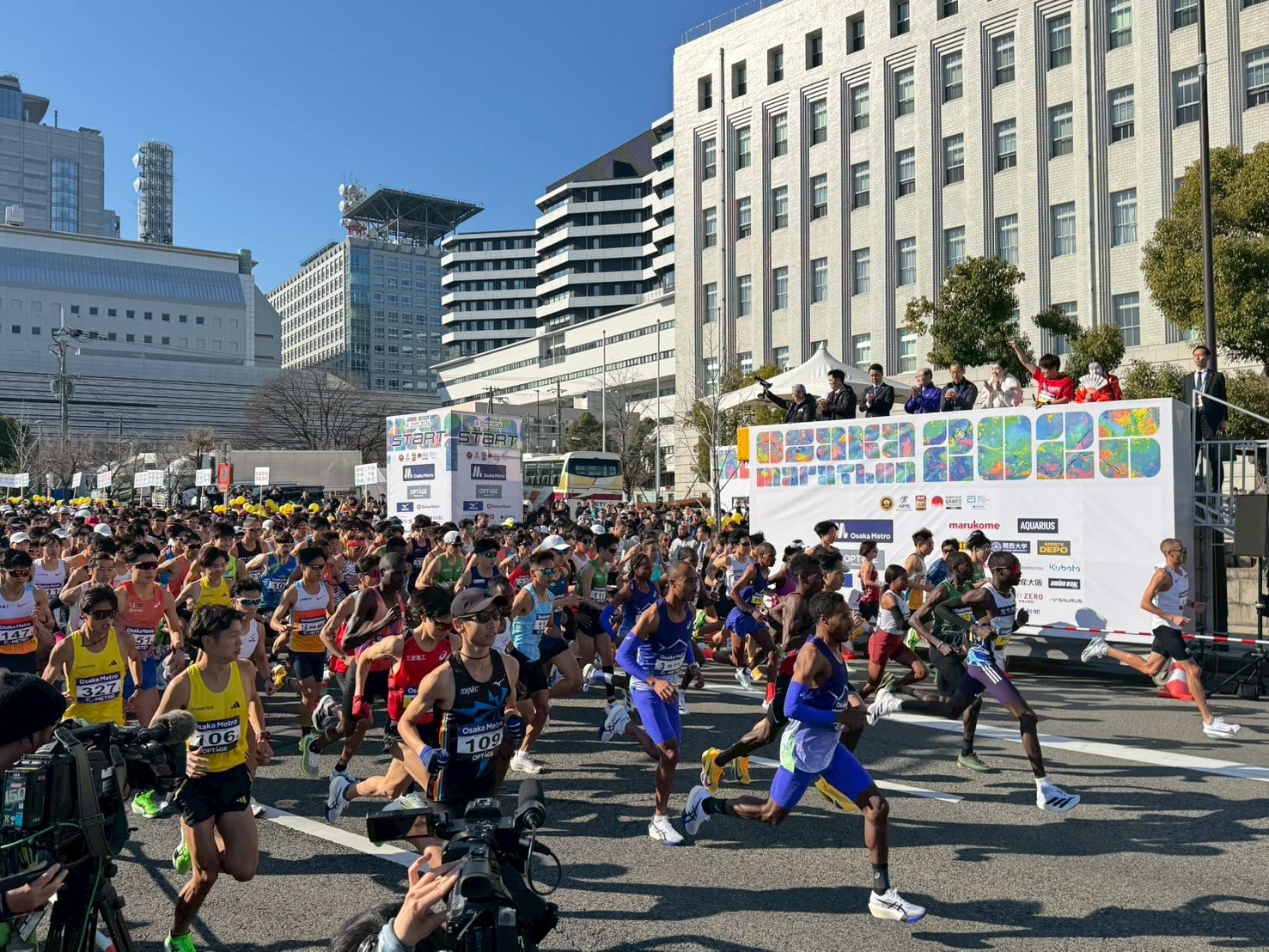 Marathon d’Osaka 2026 : Ibrahim Hassan s’impose en 2h05’20, 37 coureurs sous les 2h10, Ethan Shuley impressionne en 2h07’14 et Benjamin Choquert termine en 2h10. La densité japonaise au sommet.