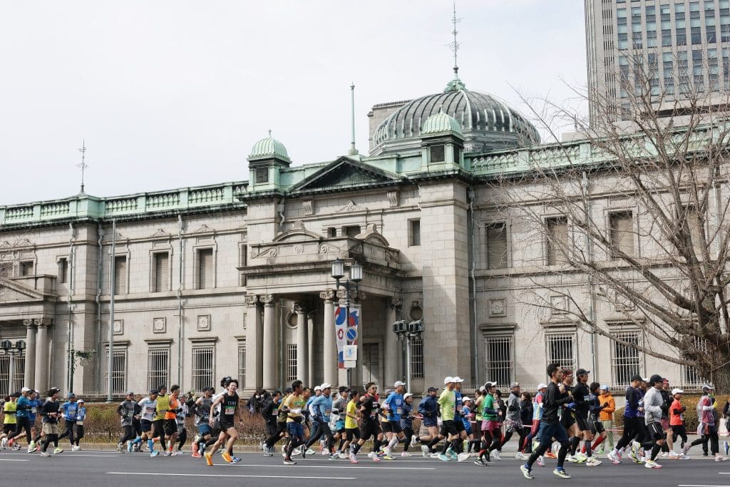 Marathon d’Osaka 2026 : Ibrahim Hassan s’impose en 2h05’20, 37 coureurs sous les 2h10, Ethan Shuley impressionne en 2h07’14 et Benjamin Choquert termine en 2h10. La densité japonaise au sommet.