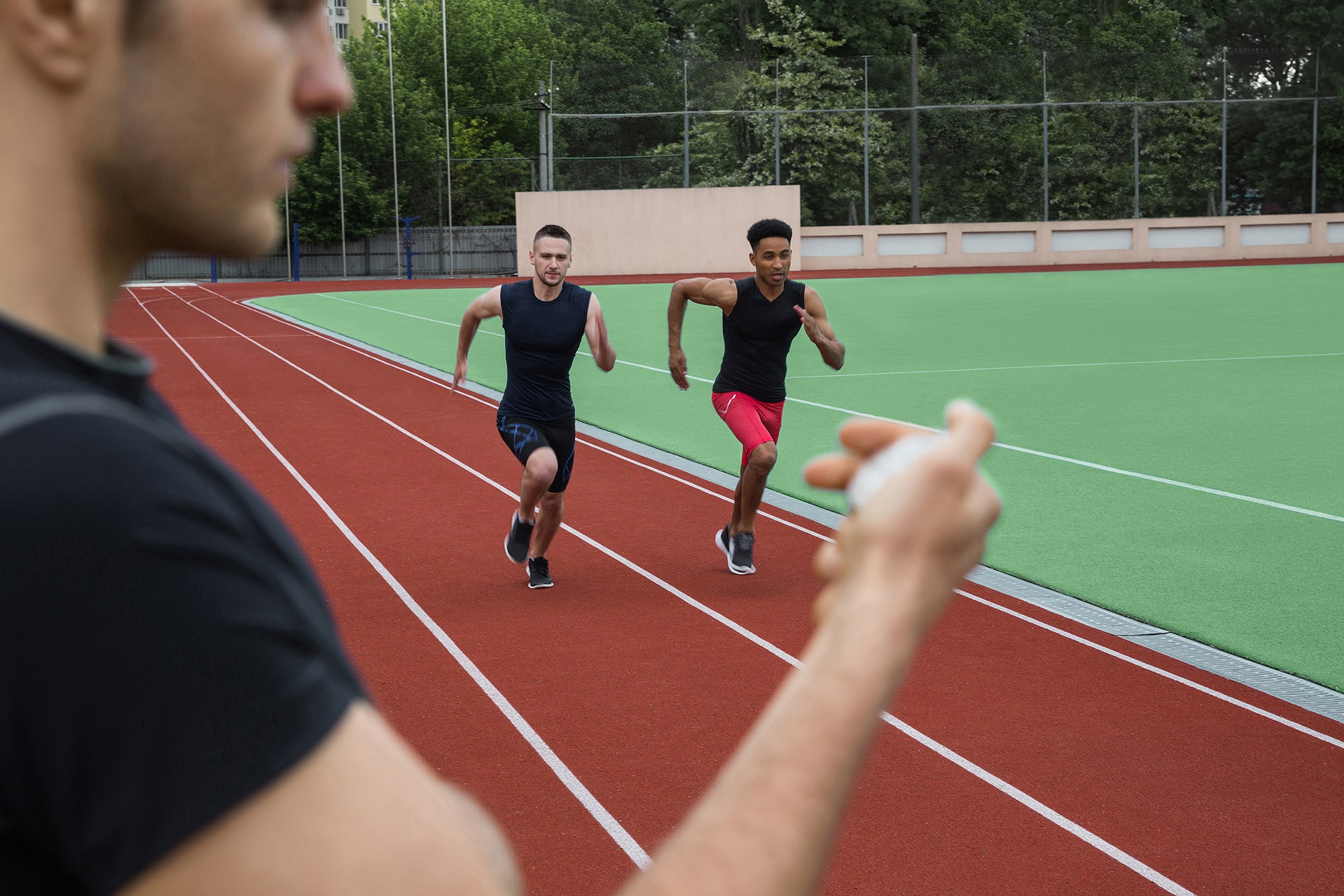Les coachs running se multiplient avec des promesses de forme et de performance. Qui sont-ils vraiment et à quoi sert le coaching ?