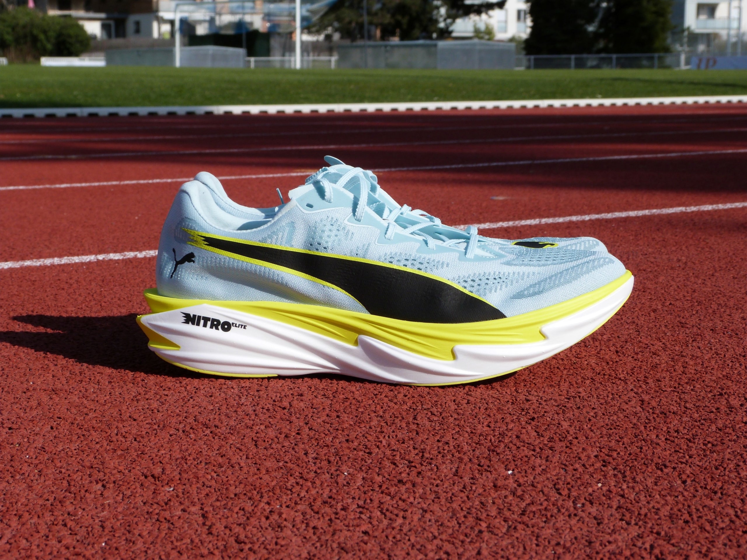 Test complet de la Puma Deviate Nitro Elite 4 après 200 km et un marathon en 2h38 à Londres : performance, stabilité, confort, durabilité et verdict complet.