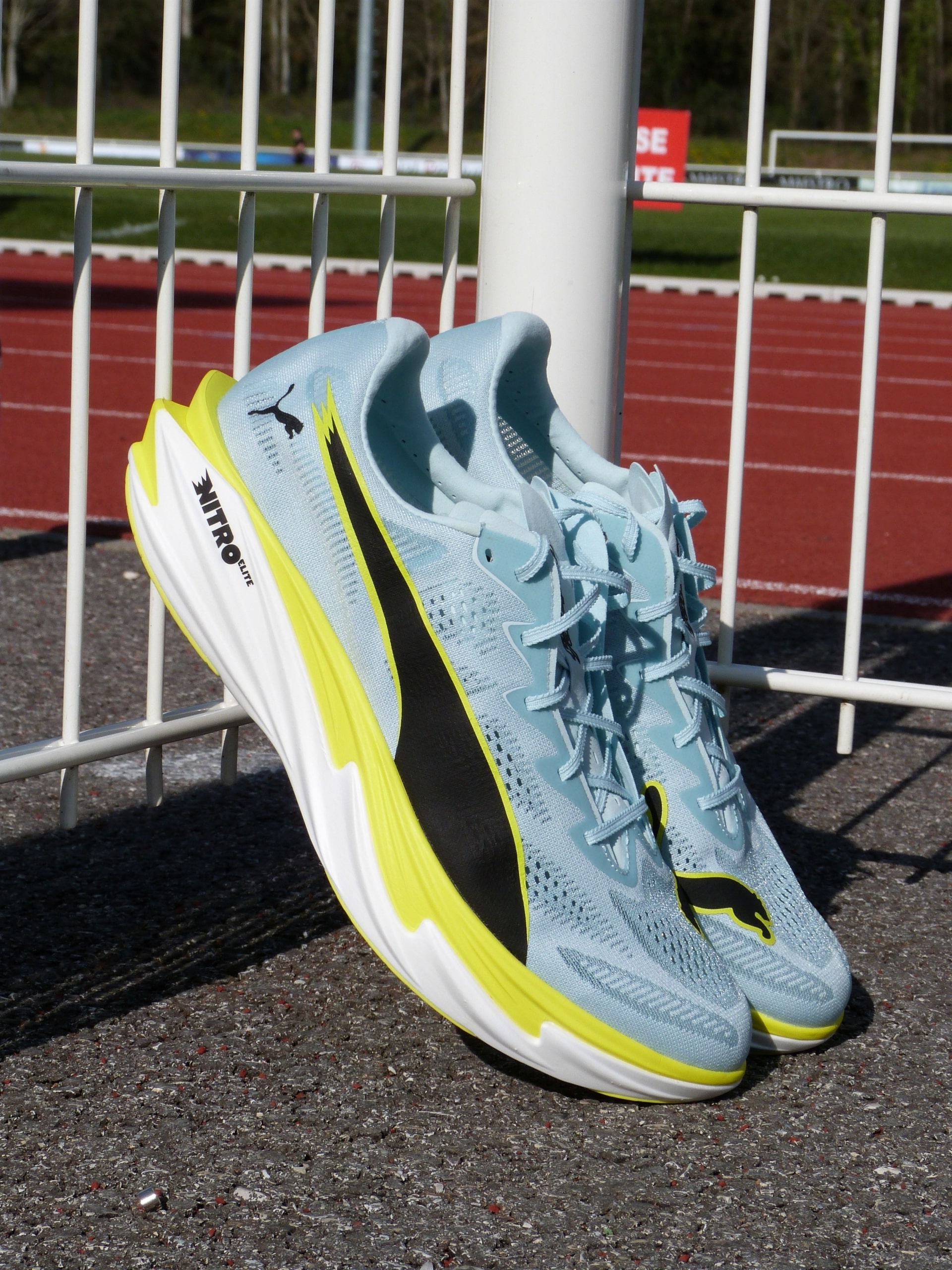 Test complet de la Puma Deviate Nitro Elite 4 après 200 km et un marathon en 2h38 à Londres : performance, stabilité, confort, durabilité et verdict complet.