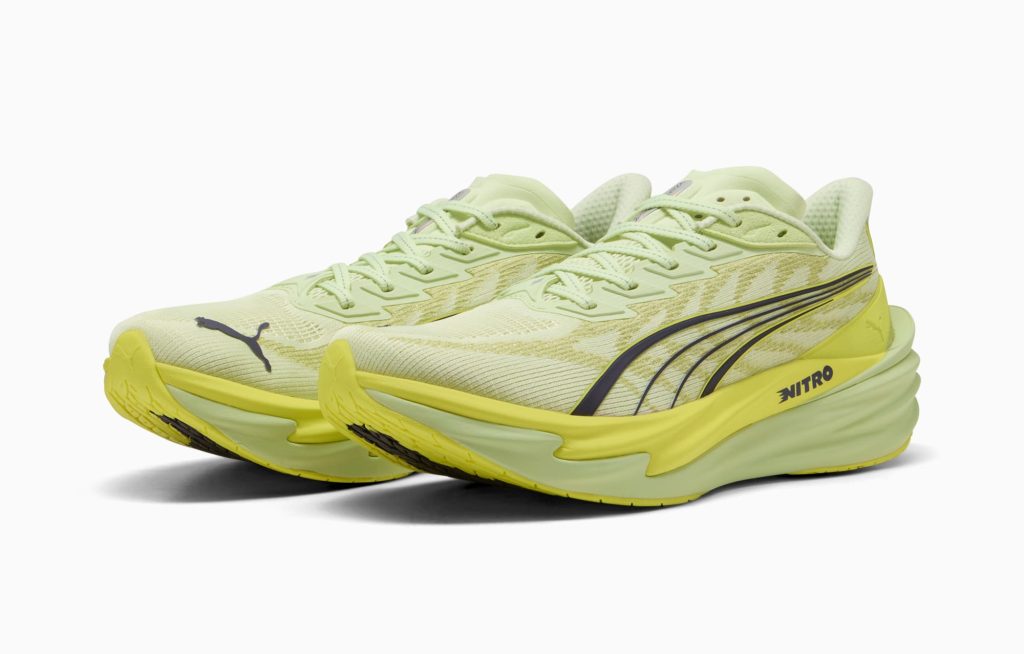 PUMA lance la Deviate Nitro 4 et la Deviate Nitro Elite 4 pour ouvrir la saison 2026. Deux chaussures à plaque carbone, une pour l’entraînement rapide, l’autre pour la compétition du 5 km au marathon, portées par la mousse NITRO™ et l’ADN performance de la marque allemande.