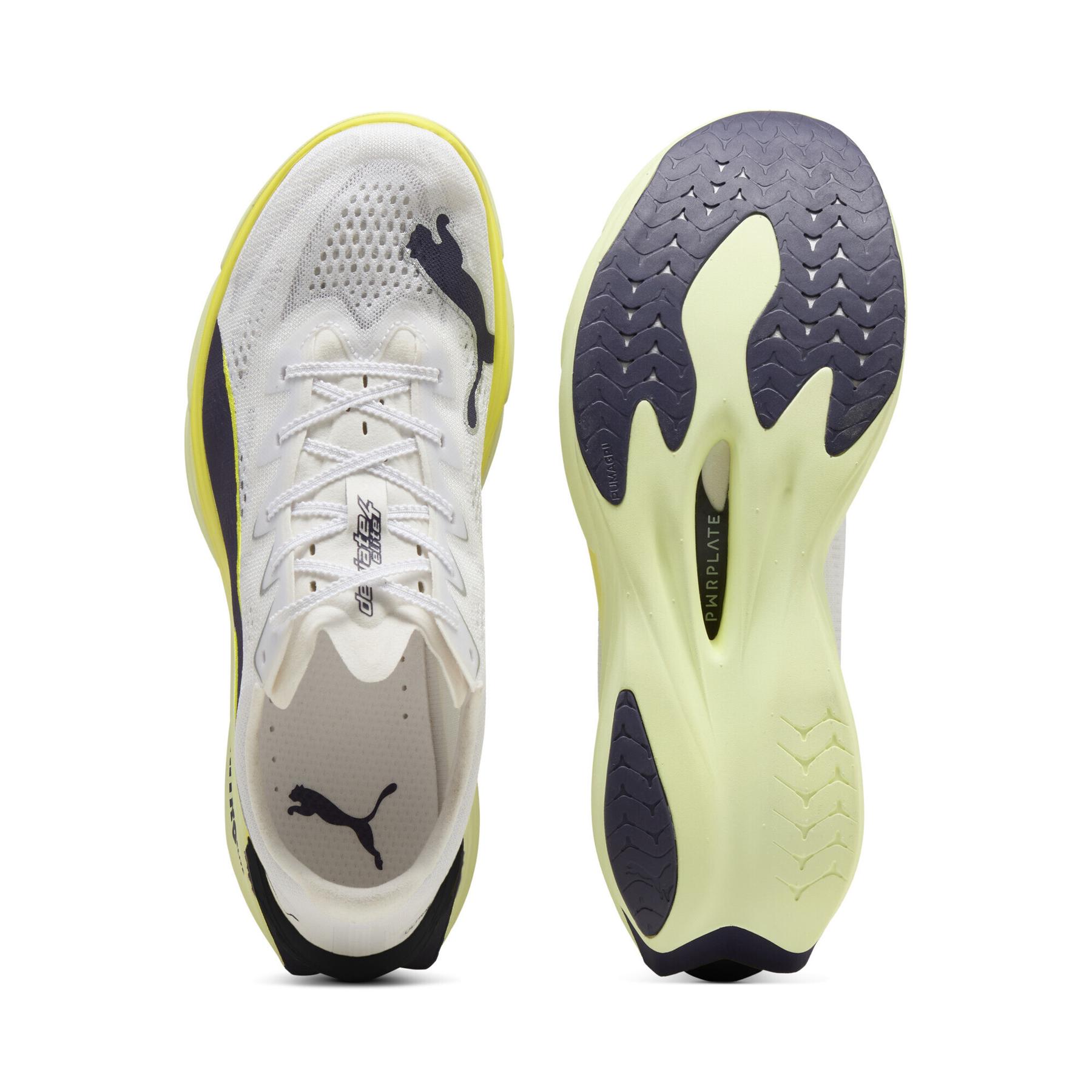 PUMA lance la Deviate Nitro 4 et la Deviate Nitro Elite 4 pour ouvrir la saison 2026. Deux chaussures à plaque carbone, une pour l’entraînement rapide, l’autre pour la compétition du 5 km au marathon, portées par la mousse NITRO™ et l’ADN performance de la marque allemande.