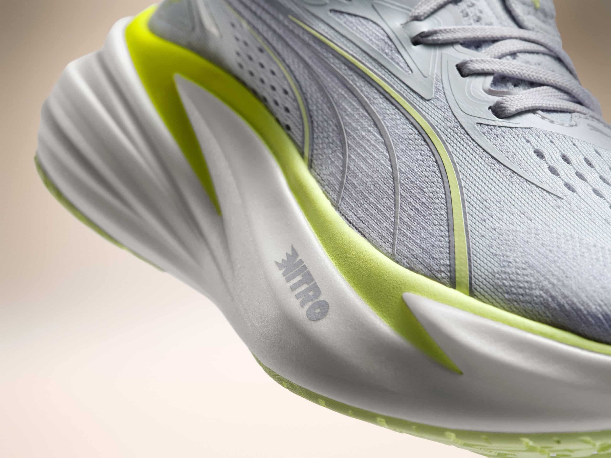 PUMA dévoile la MagMax Nitro 2, une maximaliste plus légère, plus dynamique et ultra-amortie. Nouveau NitroFoam, confort premium et rebond amélioré : on vous explique pourquoi cette V2 s’impose comme l’un des meilleurs daily trainers du moment.