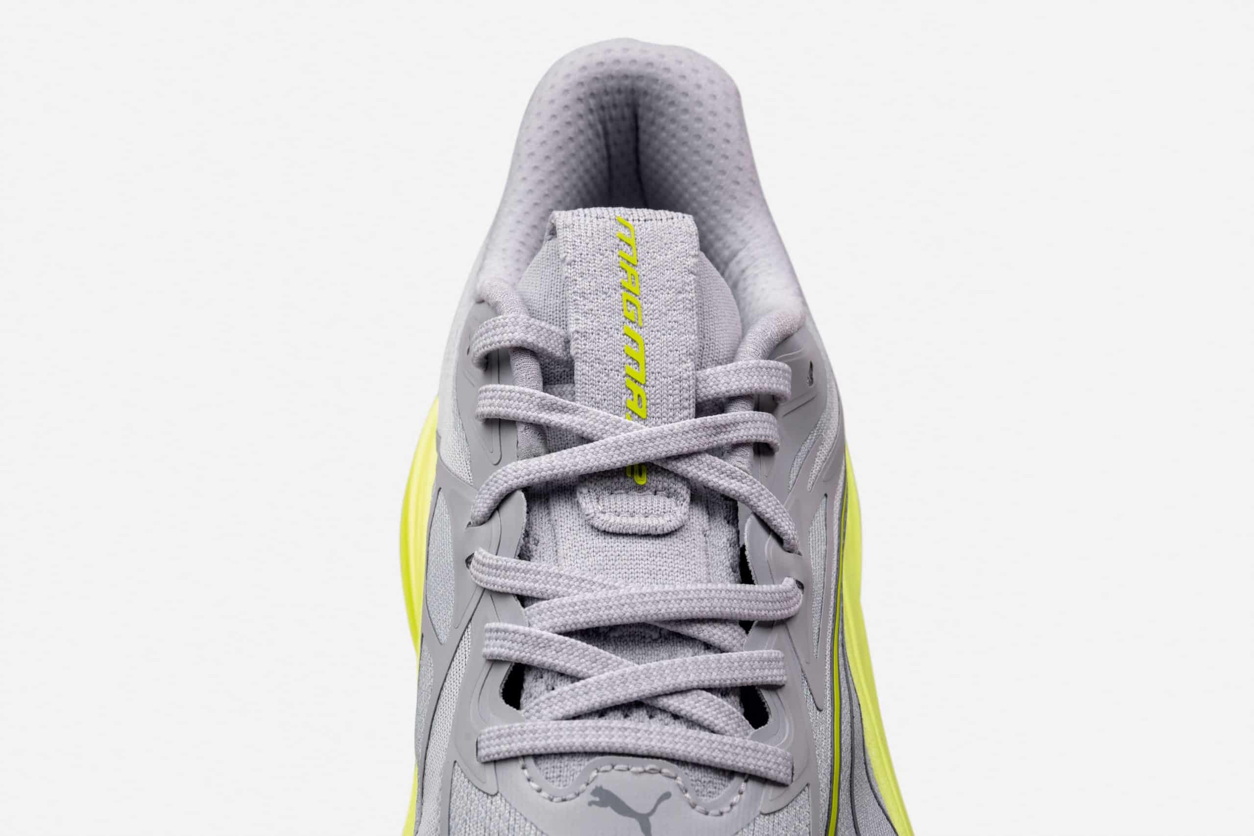 PUMA dévoile la MagMax Nitro 2, une maximaliste plus légère, plus dynamique et ultra-amortie. Nouveau NitroFoam, confort premium et rebond amélioré : on vous explique pourquoi cette V2 s’impose comme l’un des meilleurs daily trainers du moment.