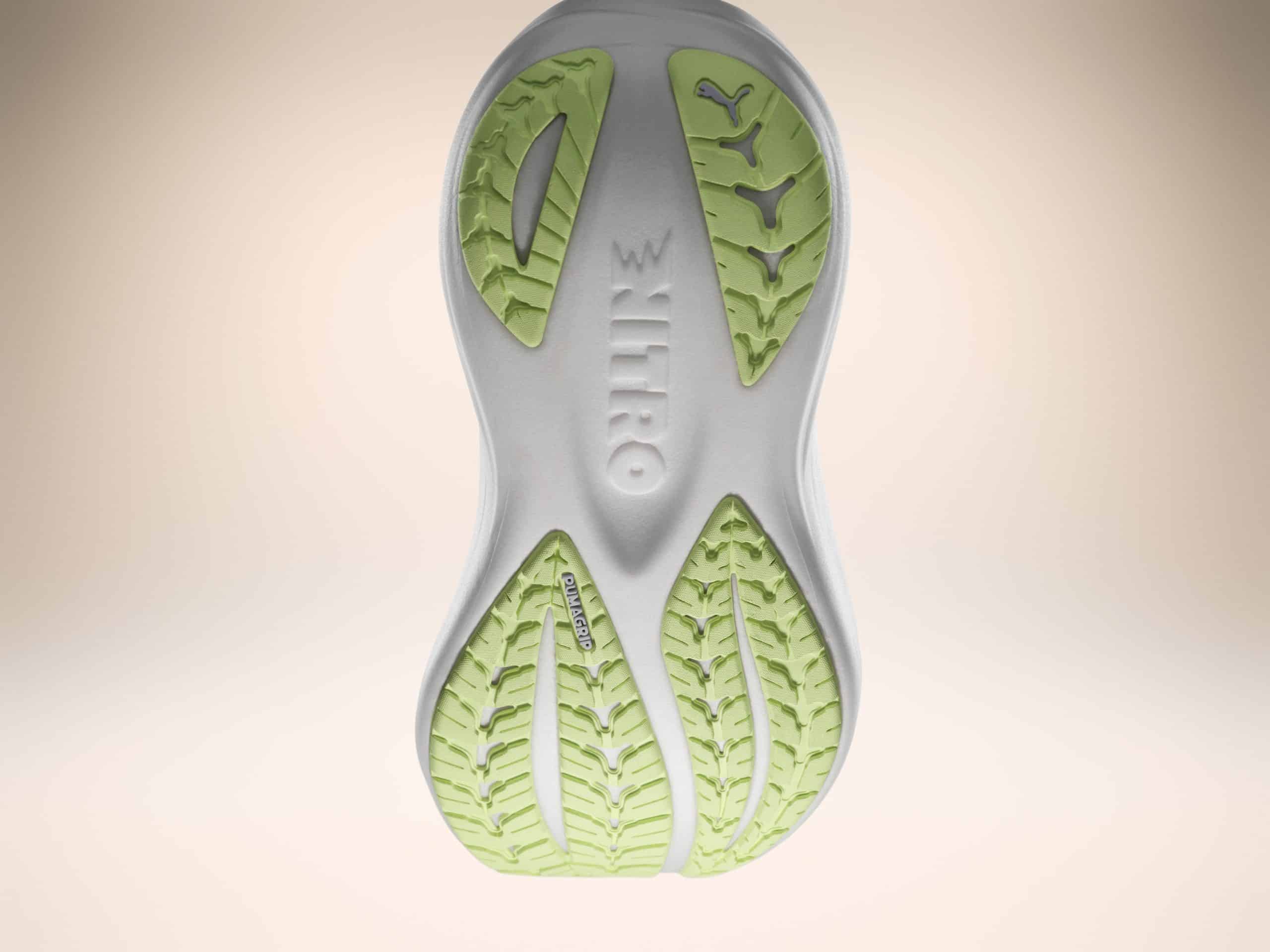 PUMA dévoile la MagMax Nitro 2, une maximaliste plus légère, plus dynamique et ultra-amortie. Nouveau NitroFoam, confort premium et rebond amélioré : on vous explique pourquoi cette V2 s’impose comme l’un des meilleurs daily trainers du moment.