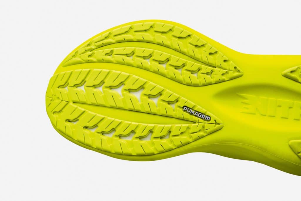 PUMA dévoile la MagMax Nitro 2, une maximaliste plus légère, plus dynamique et ultra-amortie. Nouveau NitroFoam, confort premium et rebond amélioré : on vous explique pourquoi cette V2 s’impose comme l’un des meilleurs daily trainers du moment.