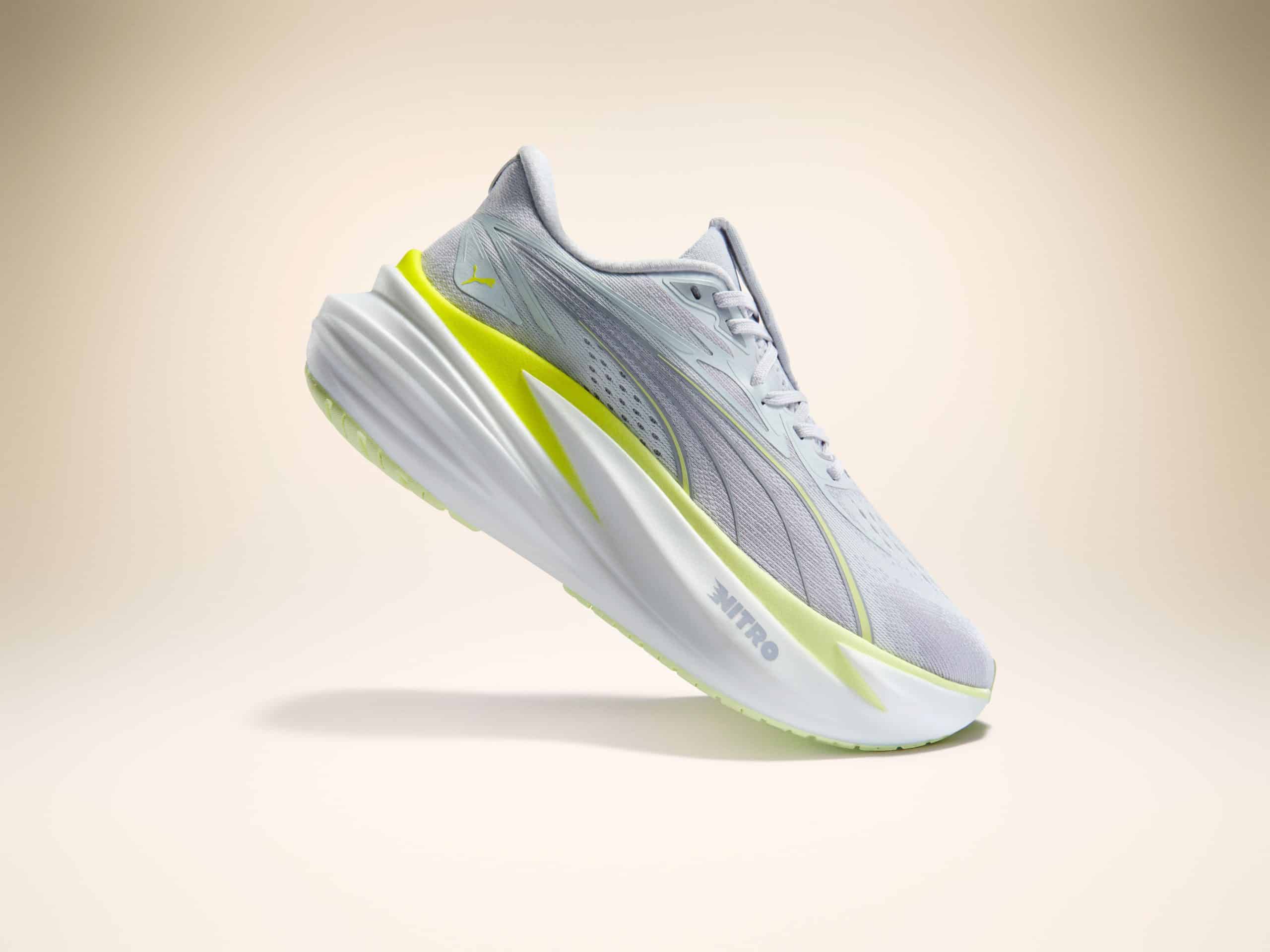 PUMA dévoile la MagMax Nitro 2, une maximaliste plus légère, plus dynamique et ultra-amortie. Nouveau NitroFoam, confort premium et rebond amélioré : on vous explique pourquoi cette V2 s’impose comme l’un des meilleurs daily trainers du moment.