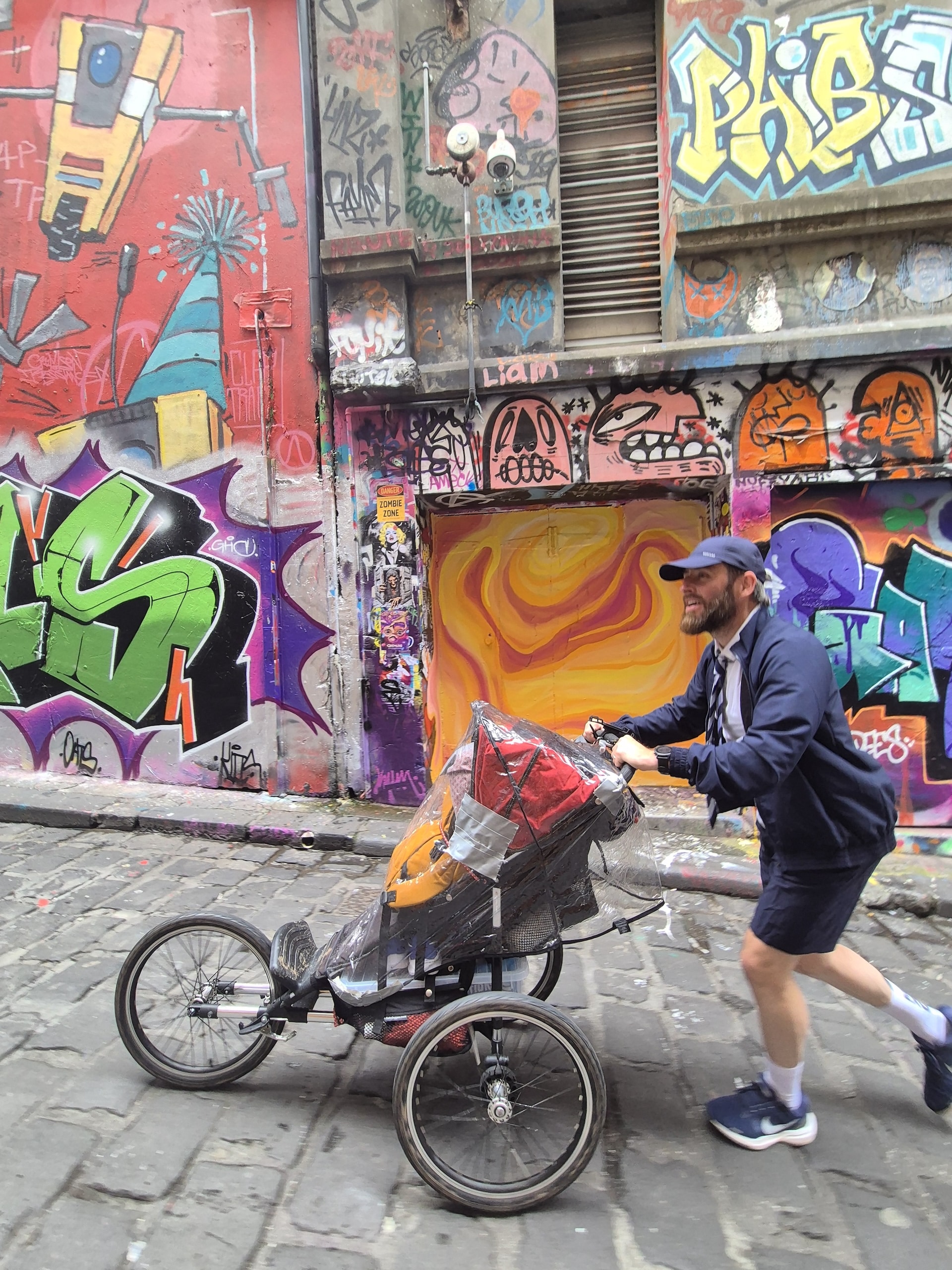 En fin d’année 2025, Robert Pope a effectué un run solidaire de 2000 km entre Melbourne et Brisbane, en parallèle de la tournée AC/DC. Récit.