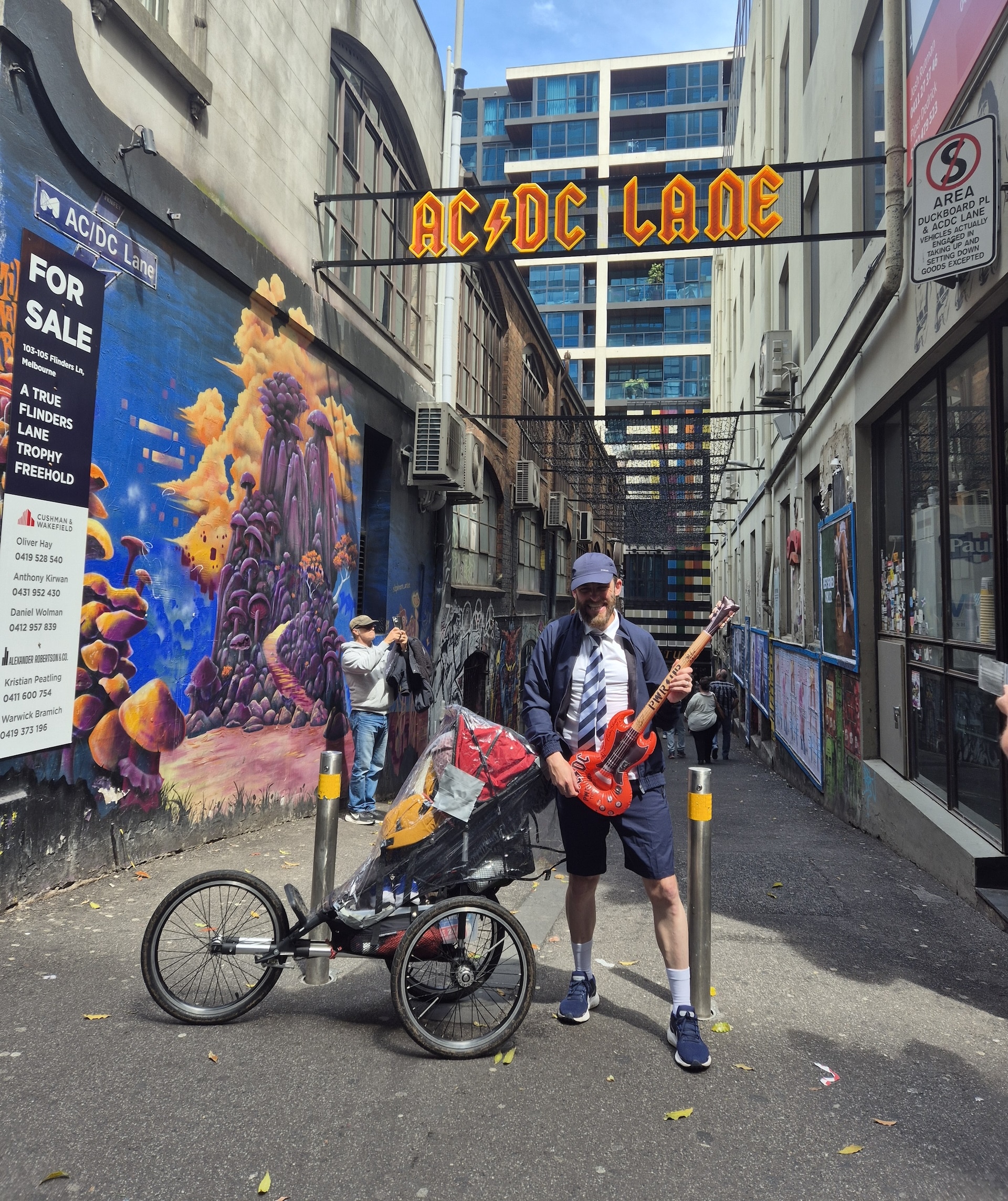 En fin d’année 2025, Robert Pope a effectué un run solidaire de 2000 km entre Melbourne et Brisbane, en parallèle de la tournée AC/DC. Récit.