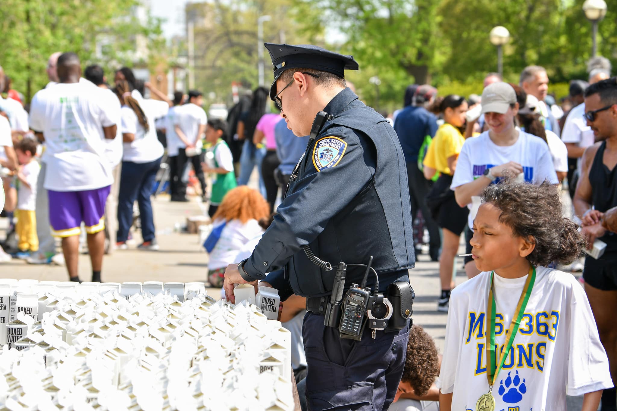 Découvrez Run the Bronx, la course communautaire historique du Bronx : 5 km, 10 km et marche, portée par la passion de son organisateur, Robert Whalen.