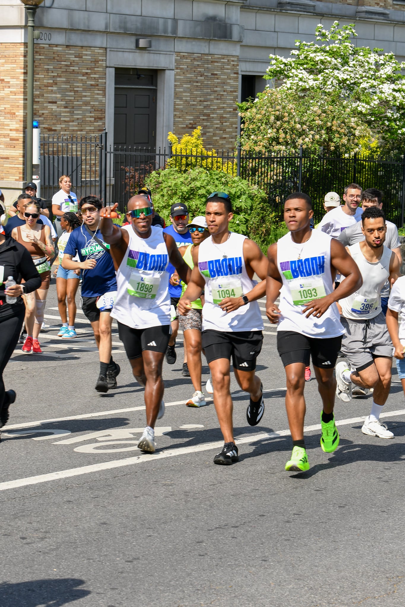 Découvrez Run the Bronx, la course communautaire historique du Bronx : 5 km, 10 km et marche, portée par la passion de son organisateur, Robert Whalen.