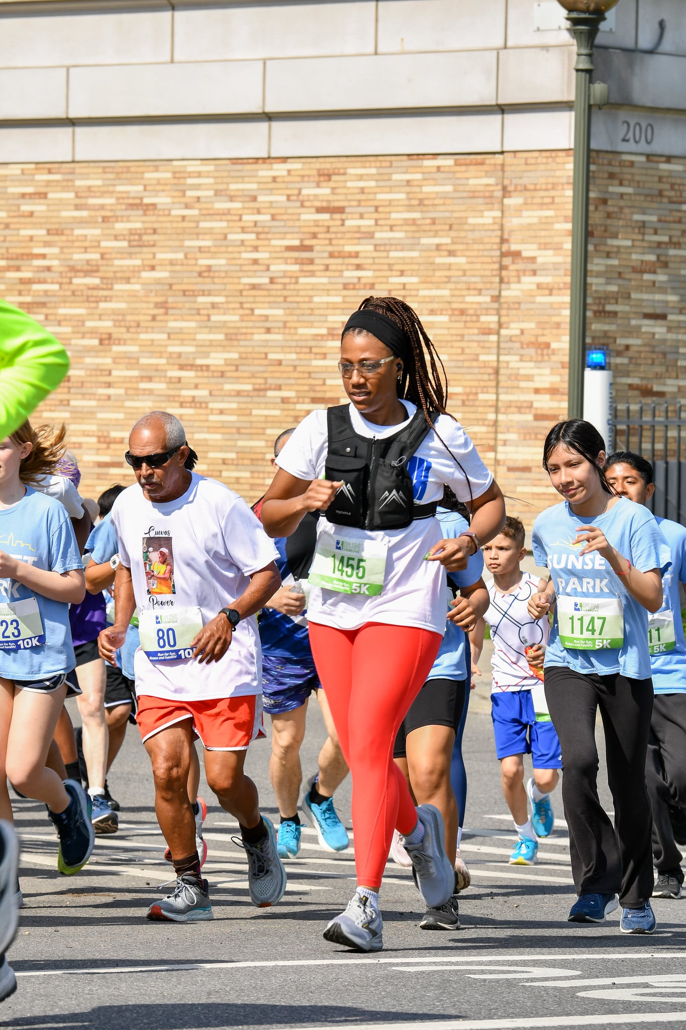Découvrez Run the Bronx, la course communautaire historique du Bronx : 5 km, 10 km et marche, portée par la passion de son organisateur, Robert Whalen.
