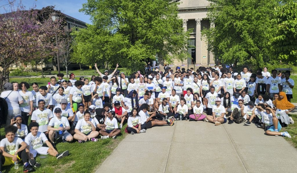 Découvrez Run the Bronx, la course communautaire historique du Bronx : 5 km, 10 km et marche, portée par la passion de son organisateur, Robert Whalen.