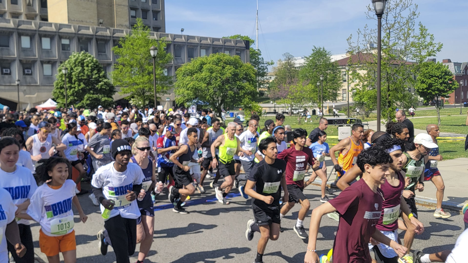Découvrez Run the Bronx, la course communautaire historique du Bronx : 5 km, 10 km et marche, portée par la passion de son organisateur, Robert Whalen.
