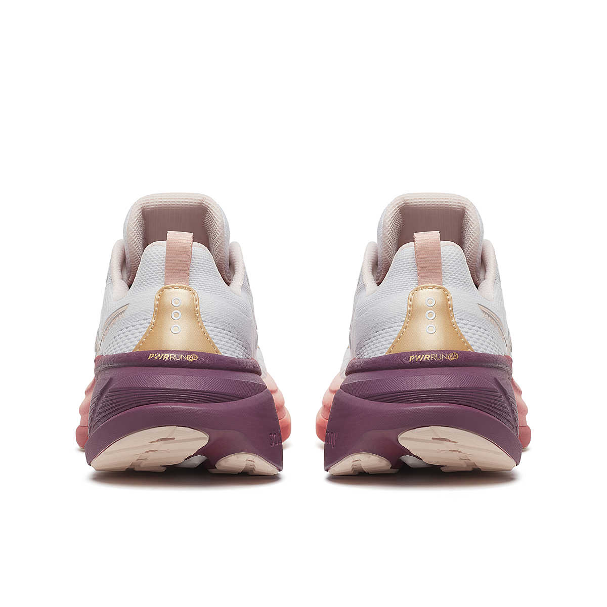 Saucony signe son grand retour sur le marché des chaussures de stabilité avec la nouvelle Hurricane 25. L'objectif est clair : offrir aux coureurs un confort maximal et une stabilité sans faille, kilomètre après kilomètre, sans pour autant sacrifier le dynamisme. Pensée pour les entraînements quotidiens, cette version revisite entièrement la formule du modèle iconique, en intégrant les dernières innovations de la marque américaine qui s'impose désormais comme un acteur majeur dans le paysage du running.