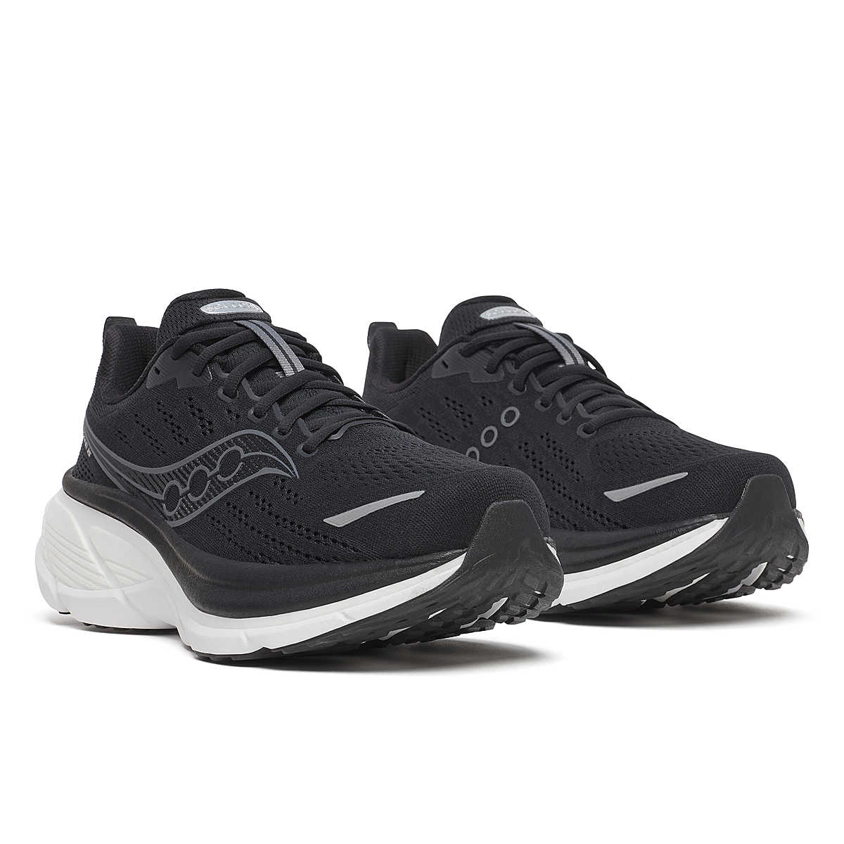 Saucony signe son grand retour sur le marché des chaussures de stabilité avec la nouvelle Hurricane 25. L'objectif est clair : offrir aux coureurs un confort maximal et une stabilité sans faille, kilomètre après kilomètre, sans pour autant sacrifier le dynamisme. Pensée pour les entraînements quotidiens, cette version revisite entièrement la formule du modèle iconique, en intégrant les dernières innovations de la marque américaine qui s'impose désormais comme un acteur majeur dans le paysage du running.