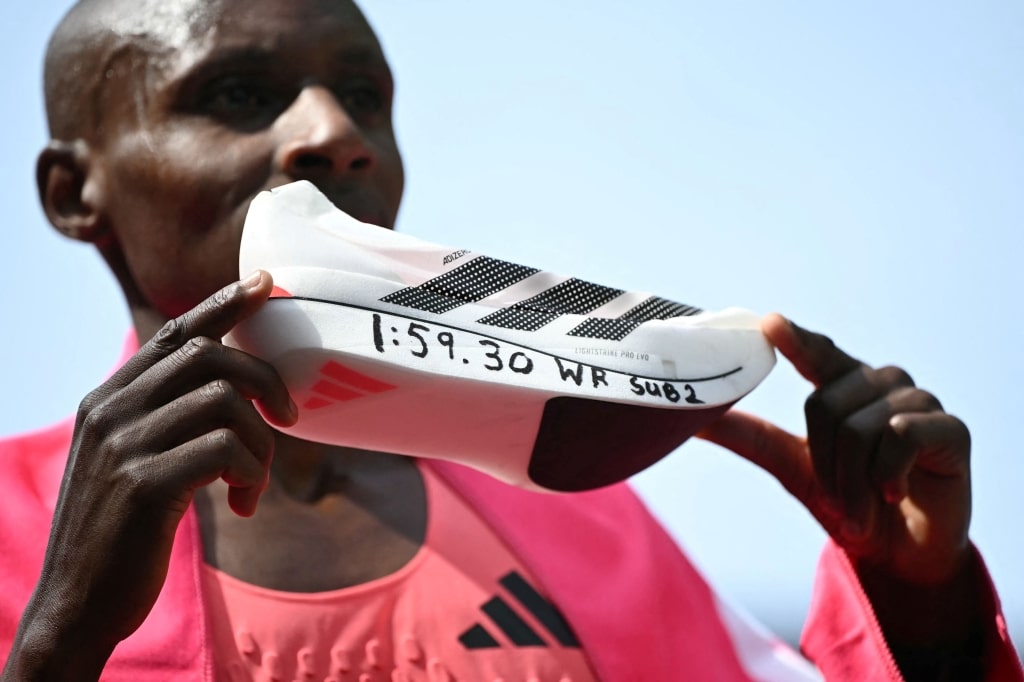 Découvrez l'adidas Adizero Pro Evo 3 : la supershoe de 97 g qui a accompagné Sabastian Sawe sous les deux heures au Marathon de Londres.