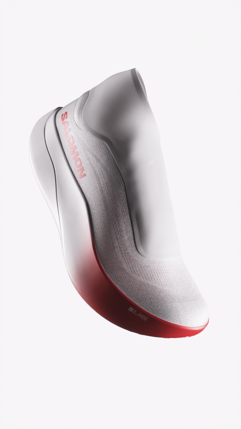 Salomon dévoile la S/LAB Phantasm 3, une chaussure de compétition à plaque carbone pensée pour la route. Design aérodynamique testé en soufflerie, mousse optiFOAM+ à base de PEBA et plaque carbone energyBLADE pour maximiser vitesse et efficacité du 5 km au marathon.