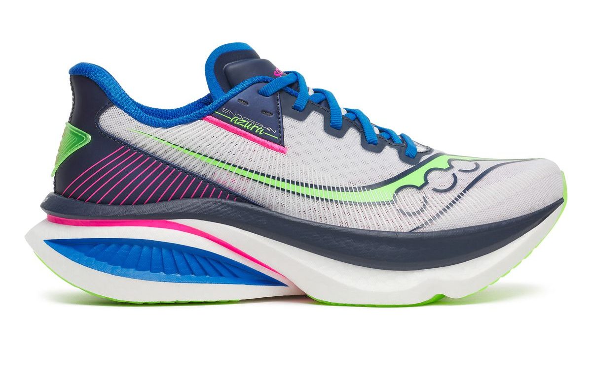 Saucony lance l’Endorphin Azura, une chaussure d'entraînement rapide et polyvalente inspirée de la gamme Endorphin. Mousse PWRRUN PB, rocker Speedroll et légèreté remarquable : une chaussure sans plaque pensée pour courir vite au quotidien, avec un excellent rapport performance/prix.
