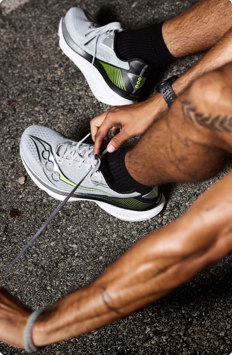 Saucony lance l’Endorphin Azura, une chaussure d'entraînement rapide et polyvalente inspirée de la gamme Endorphin. Mousse PWRRUN PB, rocker Speedroll et légèreté remarquable : une chaussure sans plaque pensée pour courir vite au quotidien, avec un excellent rapport performance/prix.